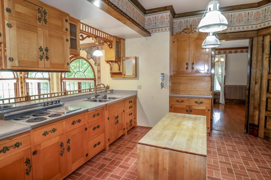 709 W 5TH STREET, Marshfield, Wisconsin 54449, 6 Bedrooms Bedrooms, ,2 BathroomsBathrooms,Residential,For Sale,709 W 5TH STREET,22602625