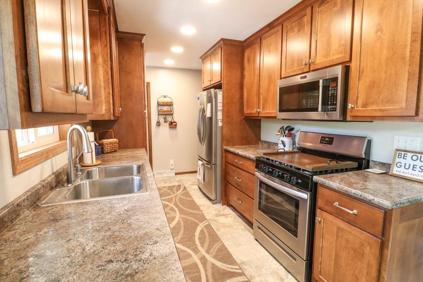 509 AUBURN AVENUE, Marshfield, Wisconsin 54449, 5 Bedrooms Bedrooms, ,2 BathroomsBathrooms,Residential,For Sale,509 AUBURN AVENUE,22602626