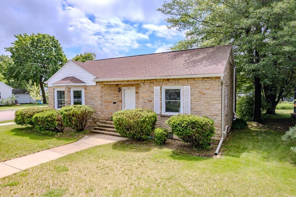 703 KENT STREET, Wausau, Wisconsin 54403, 2 Bedrooms Bedrooms, ,2 BathroomsBathrooms,Residential,For Sale,703 KENT STREET,22602629