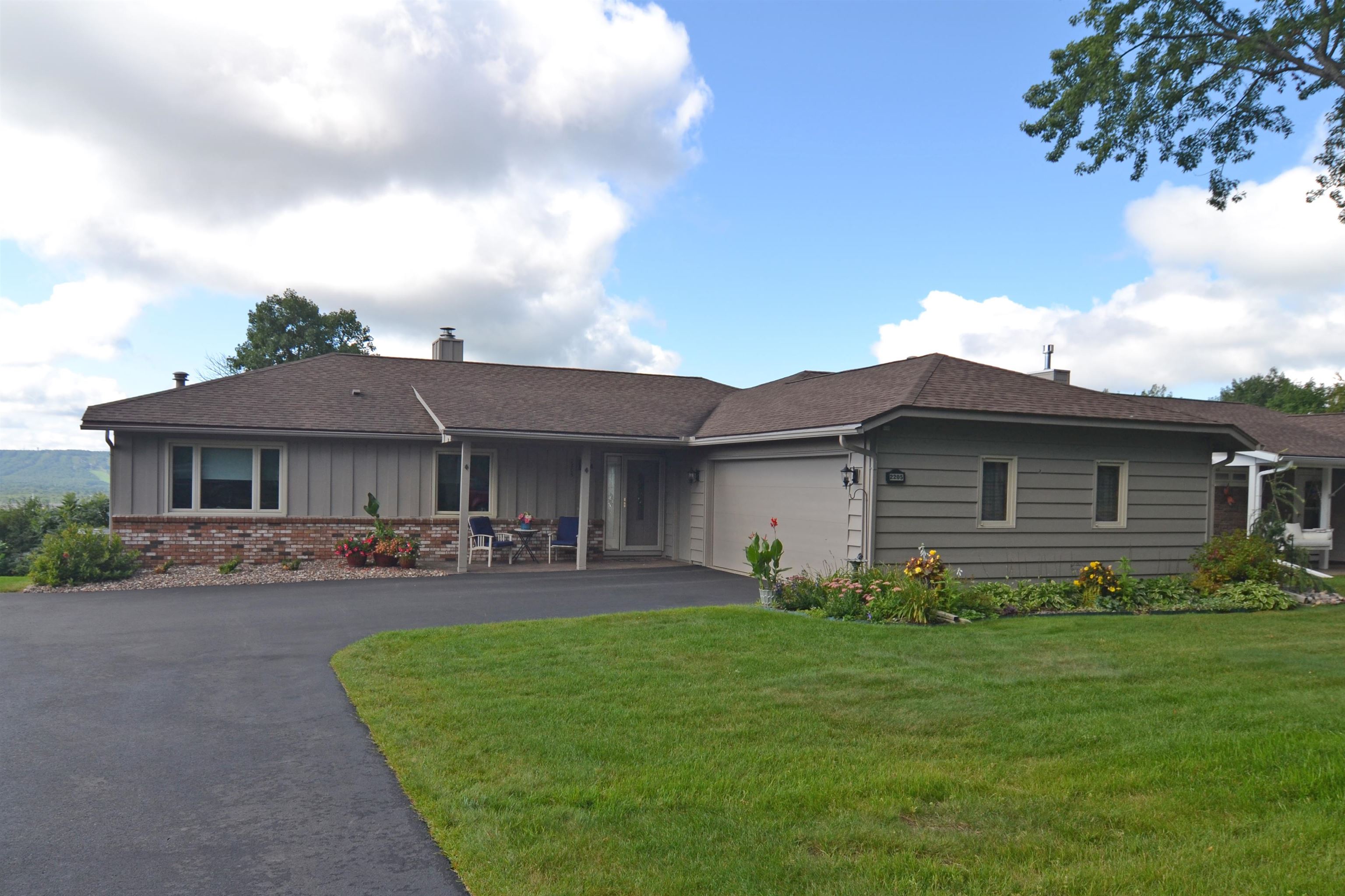 2205 RIDGE VIEW DRIVE, Wausau, Wisconsin 54401, 4 Bedrooms Bedrooms, ,3 BathroomsBathrooms,Residential,For Sale,2205 RIDGE VIEW DRIVE,22602639