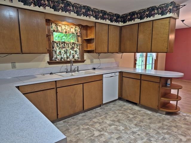 422 E FOREST STREET, Marshfield, Wisconsin 54449, 3 Bedrooms Bedrooms, ,1 BathroomBathrooms,Residential,For Sale,422 E FOREST STREET,22602650