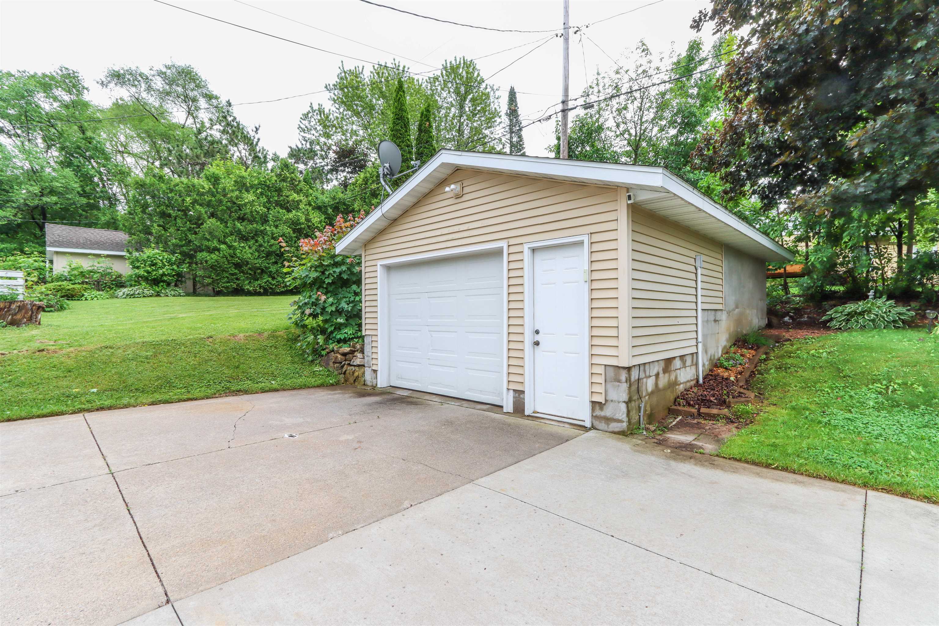 807 NINA AVENUE, Wausau, Wisconsin 54403, 3 Bedrooms Bedrooms, ,1 BathroomBathrooms,Residential,For Sale,807 NINA AVENUE,22602662
