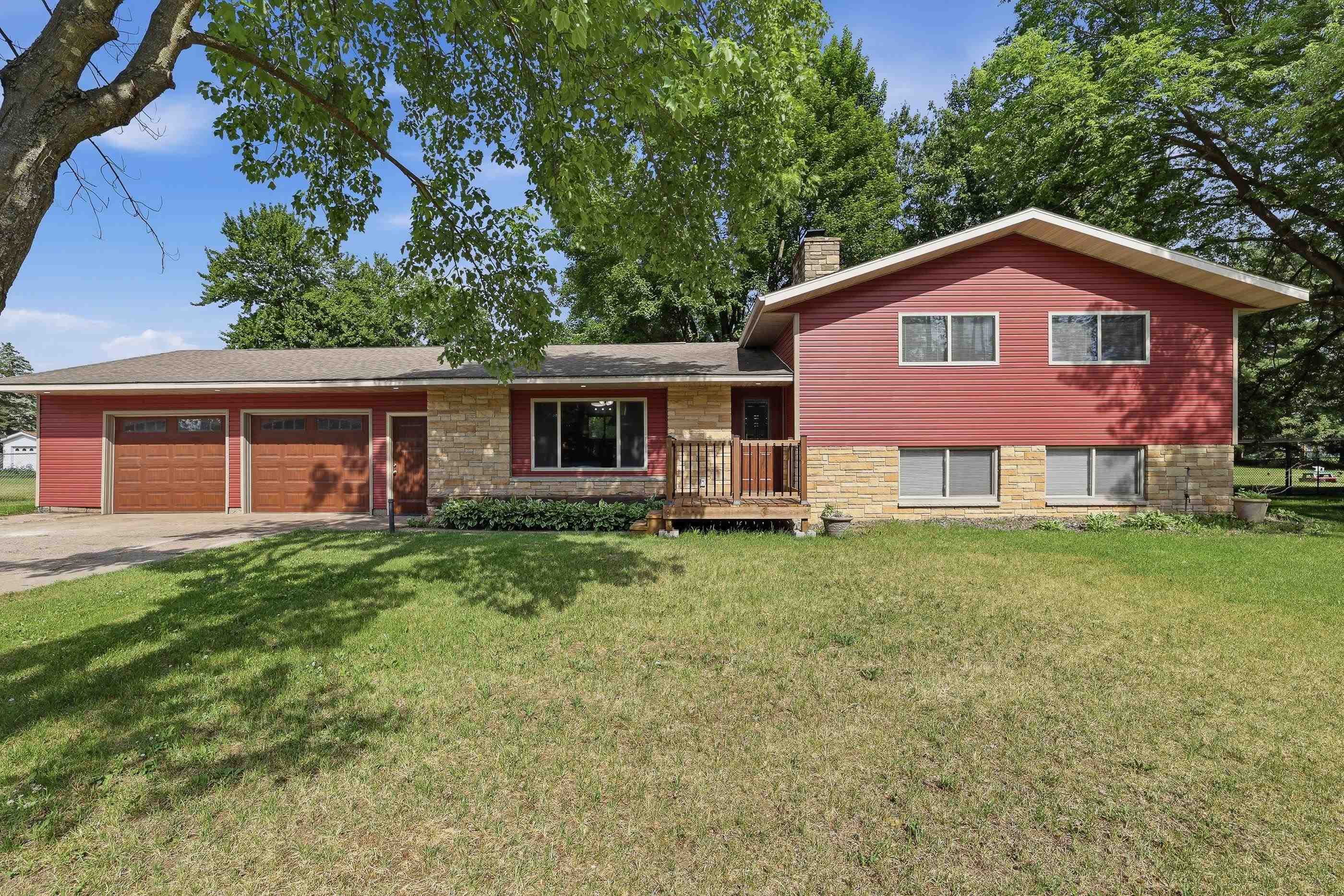 1917 COUNTRY CLUB DRIVE, Stevens Point, Wisconsin 54481, 4 Bedrooms Bedrooms, ,2 BathroomsBathrooms,Residential,For Sale,1917 COUNTRY CLUB DRIVE,22602667