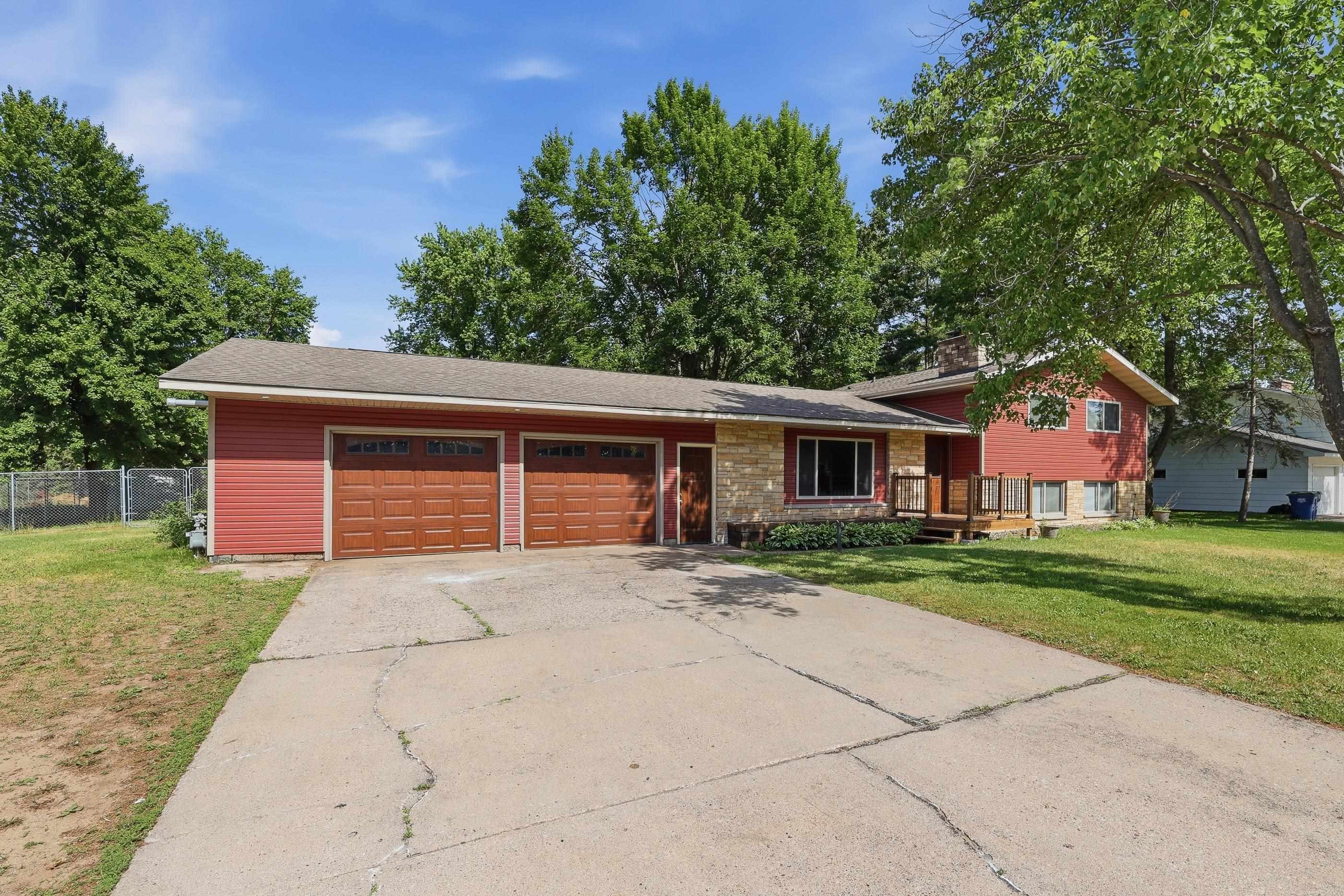 1917 COUNTRY CLUB DRIVE, Stevens Point, Wisconsin 54481, 4 Bedrooms Bedrooms, ,2 BathroomsBathrooms,Residential,For Sale,1917 COUNTRY CLUB DRIVE,22602667