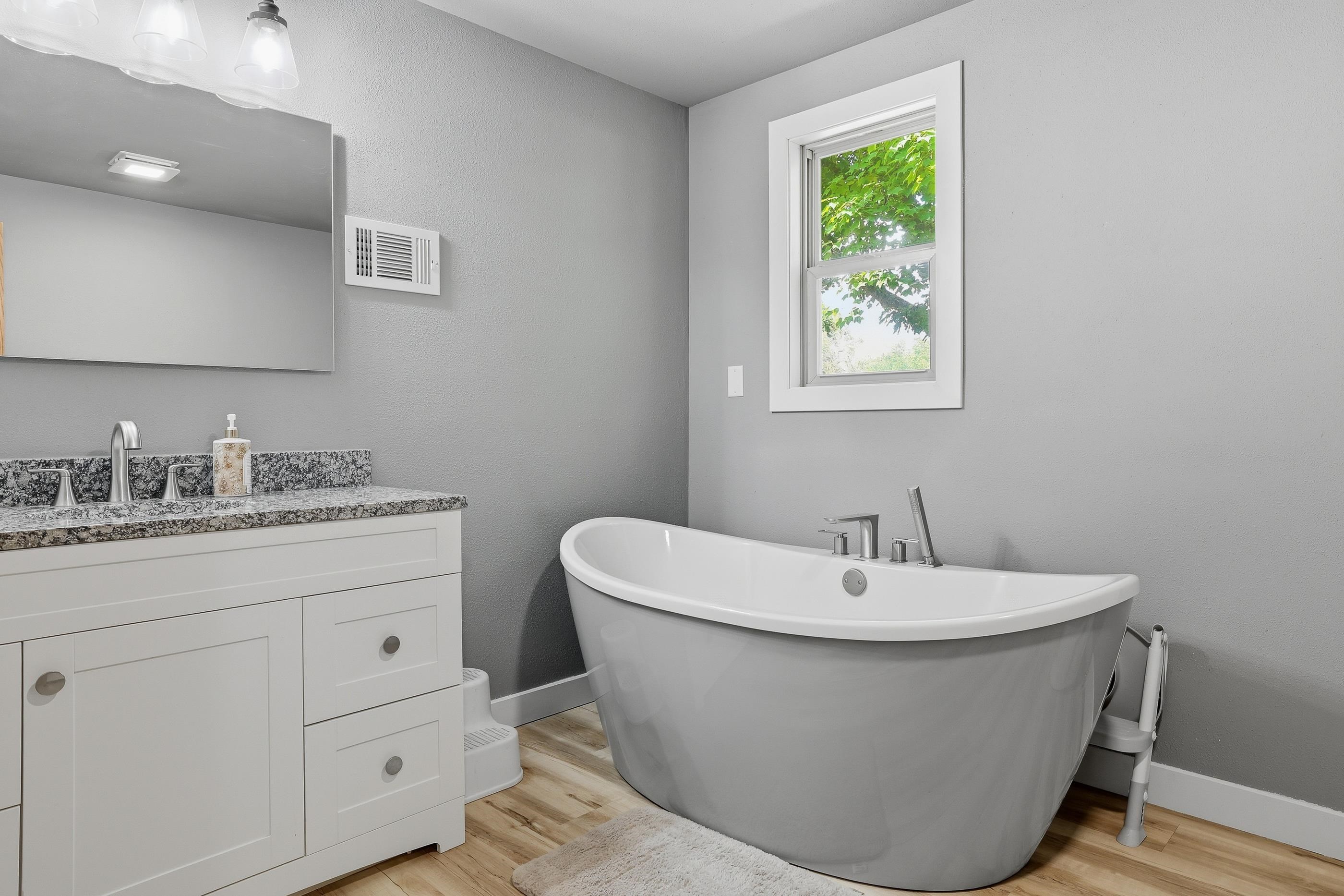 1917 COUNTRY CLUB DRIVE, Stevens Point, Wisconsin 54481, 4 Bedrooms Bedrooms, ,2 BathroomsBathrooms,Residential,For Sale,1917 COUNTRY CLUB DRIVE,22602667