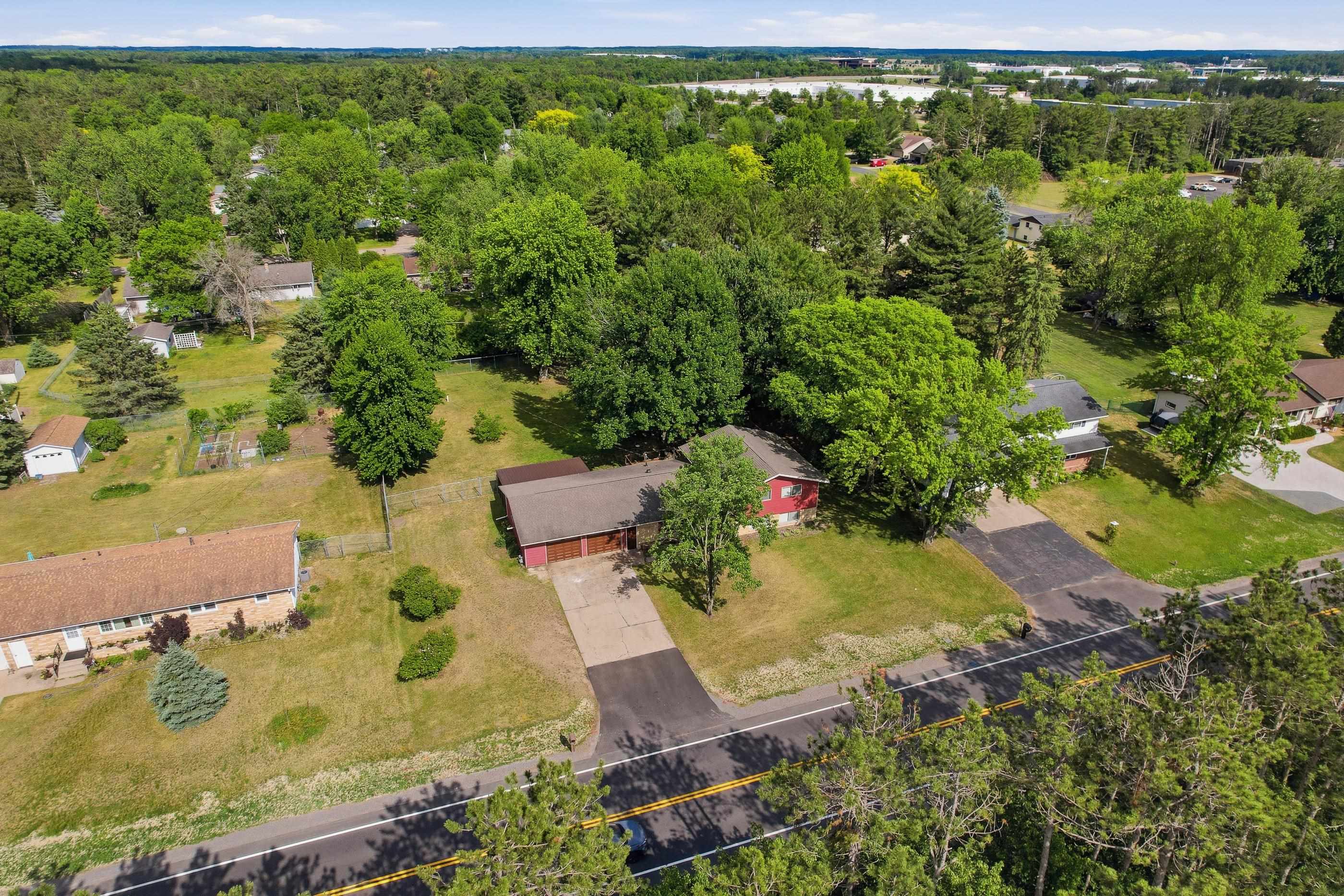 1917 COUNTRY CLUB DRIVE, Stevens Point, Wisconsin 54481, 4 Bedrooms Bedrooms, ,2 BathroomsBathrooms,Residential,For Sale,1917 COUNTRY CLUB DRIVE,22602667