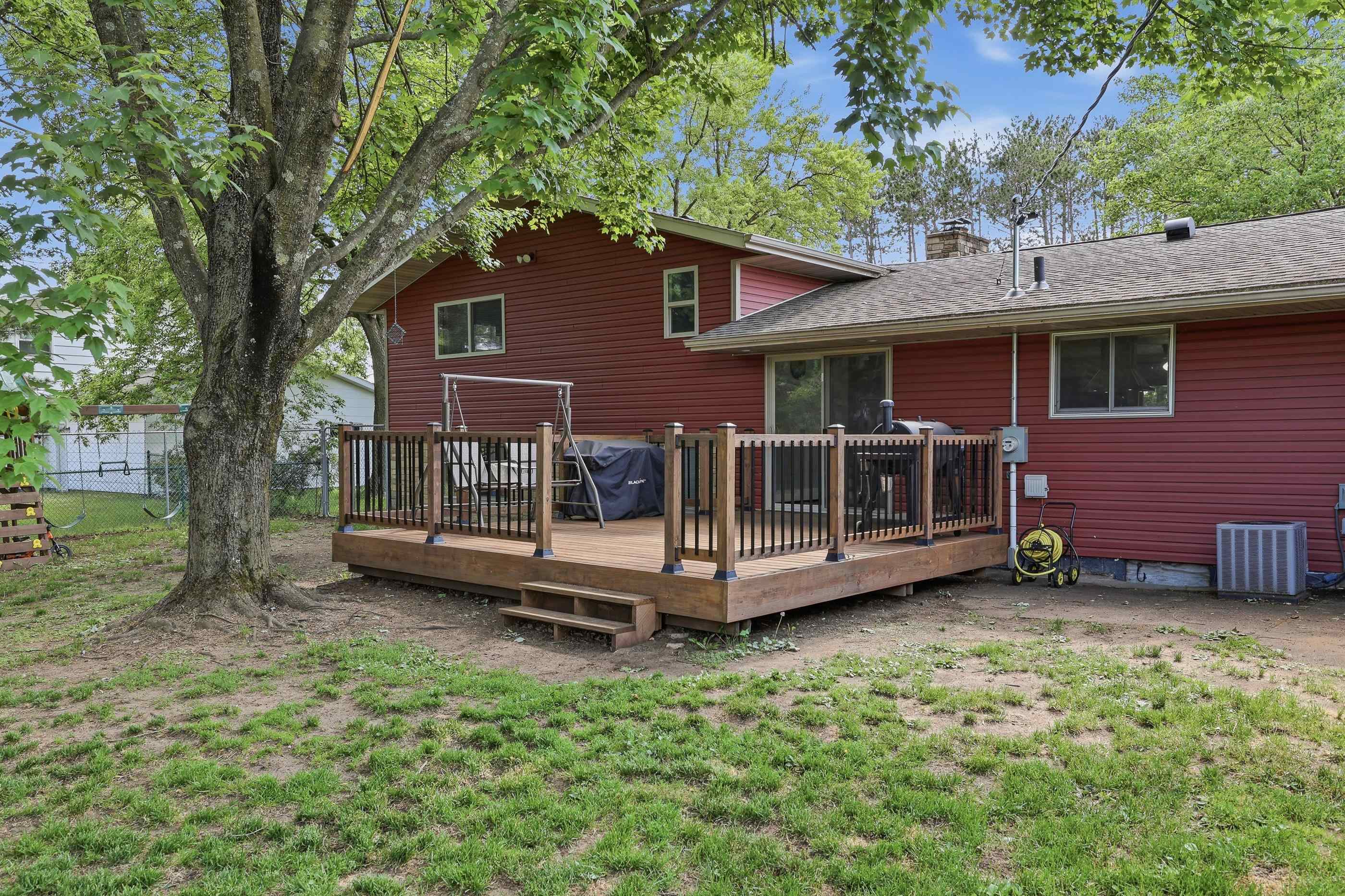 1917 COUNTRY CLUB DRIVE, Stevens Point, Wisconsin 54481, 4 Bedrooms Bedrooms, ,2 BathroomsBathrooms,Residential,For Sale,1917 COUNTRY CLUB DRIVE,22602667
