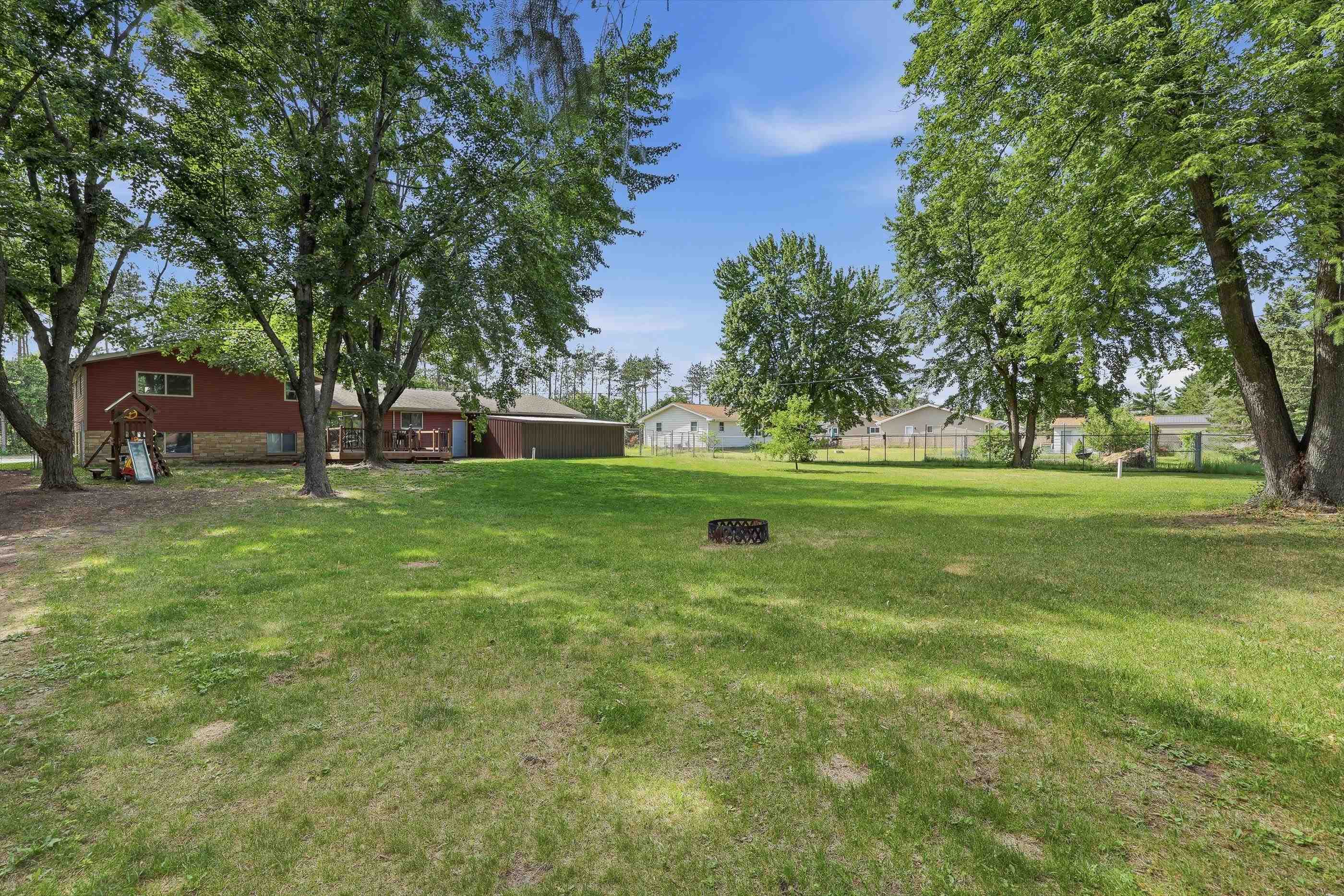 1917 COUNTRY CLUB DRIVE, Stevens Point, Wisconsin 54481, 4 Bedrooms Bedrooms, ,2 BathroomsBathrooms,Residential,For Sale,1917 COUNTRY CLUB DRIVE,22602667
