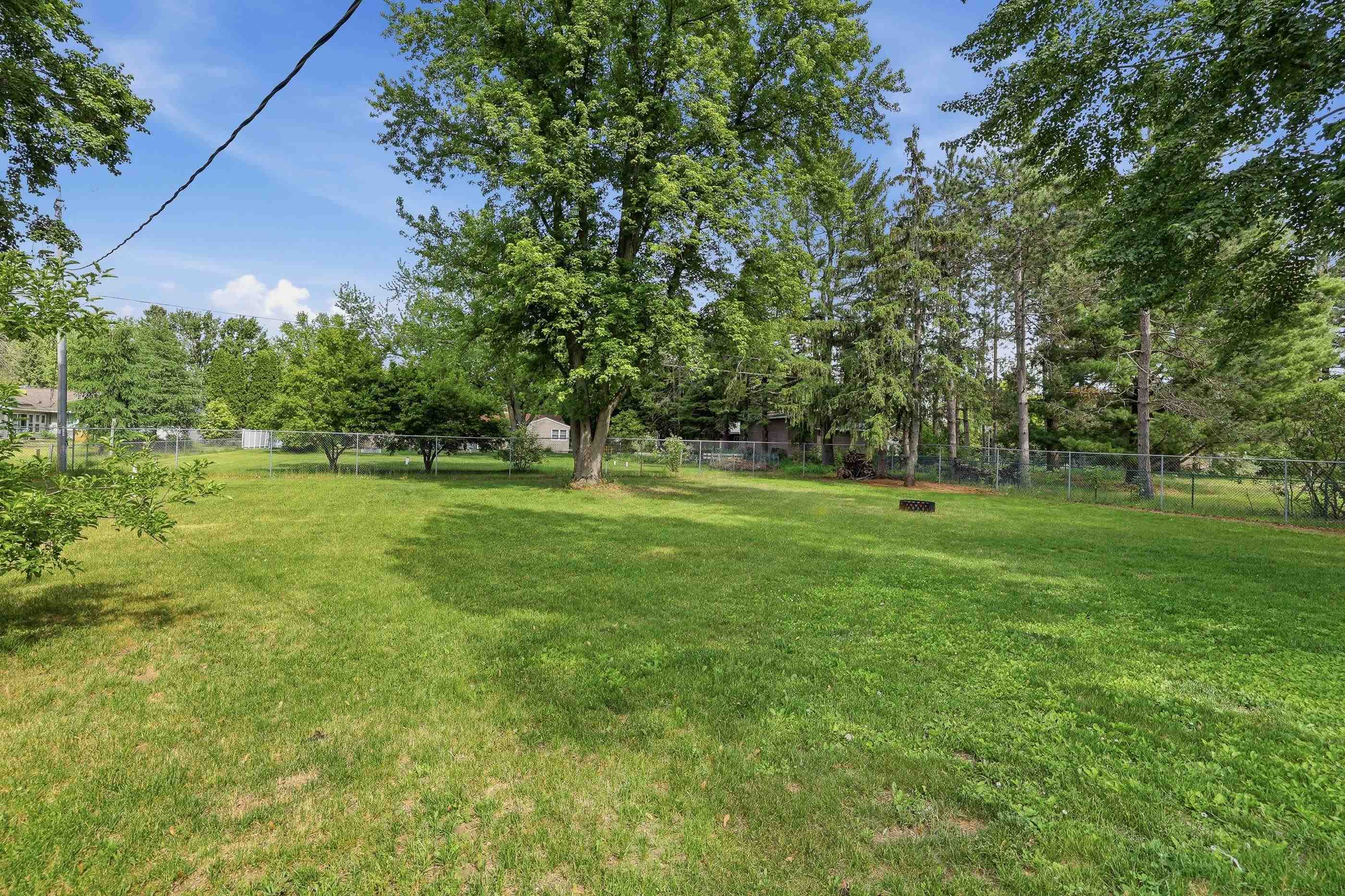 1917 COUNTRY CLUB DRIVE, Stevens Point, Wisconsin 54481, 4 Bedrooms Bedrooms, ,2 BathroomsBathrooms,Residential,For Sale,1917 COUNTRY CLUB DRIVE,22602667