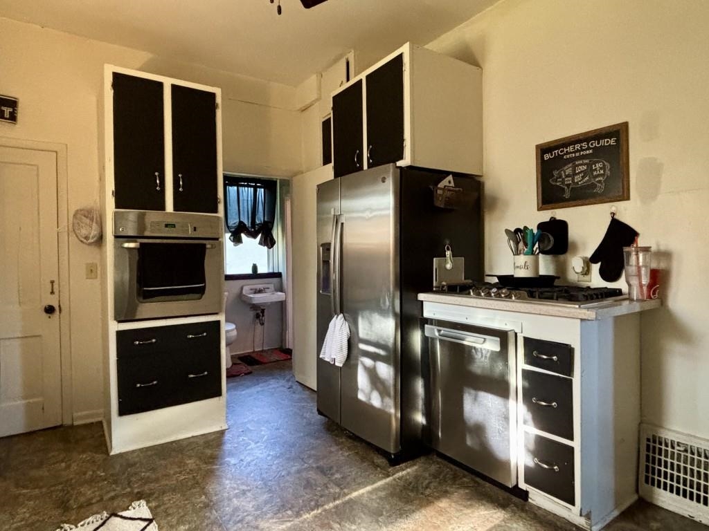 606 N 6TH STREET, Wausau, Wisconsin 54403, 4 Bedrooms Bedrooms, ,1 BathroomBathrooms,Residential,For Sale,606 N 6TH STREET,22602669