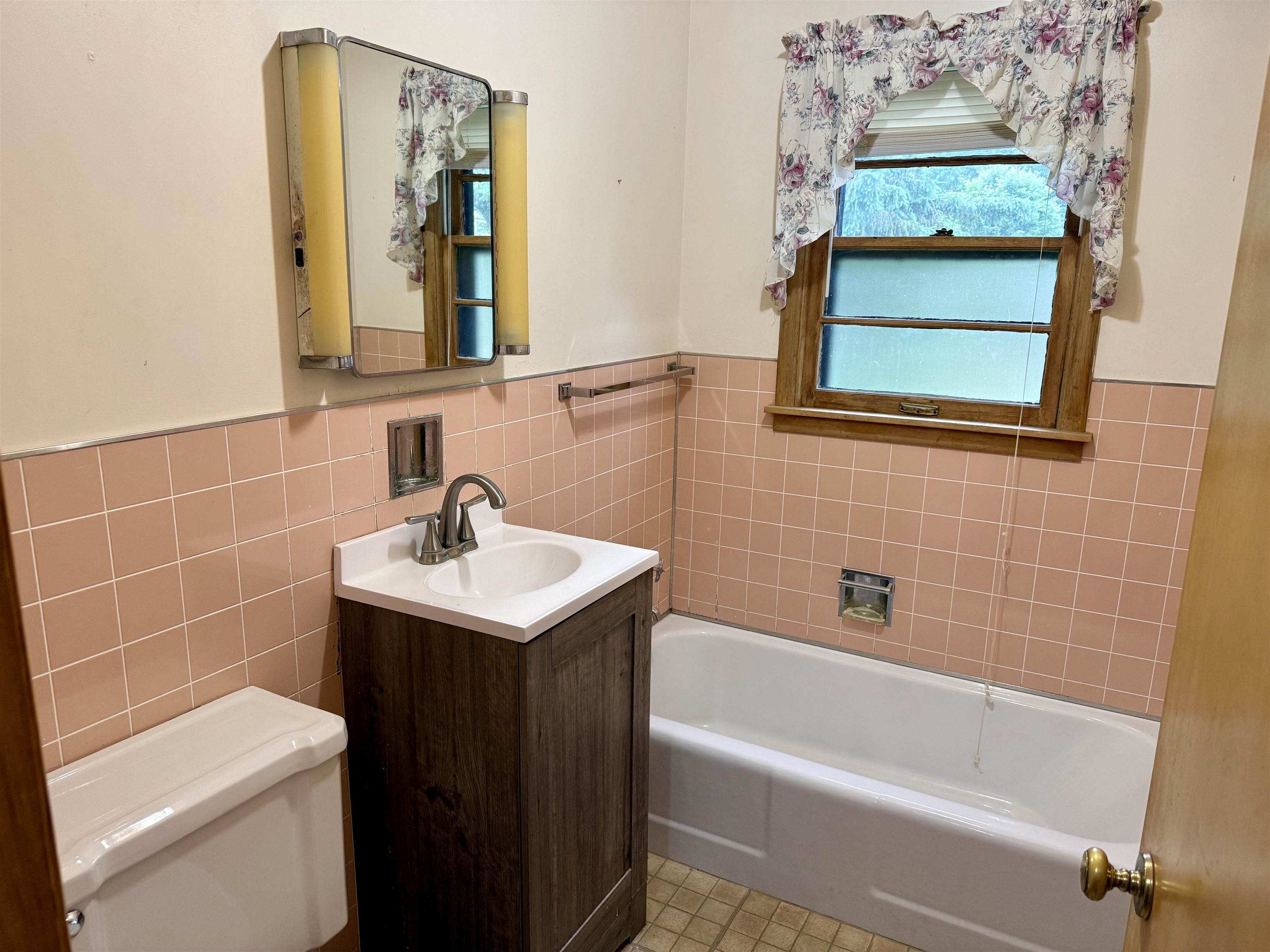 346 S LAKE AVENUE, Phillips, Wisconsin 54555, 4 Bedrooms Bedrooms, ,2 BathroomsBathrooms,Residential,For Sale,346 S LAKE AVENUE,22602673