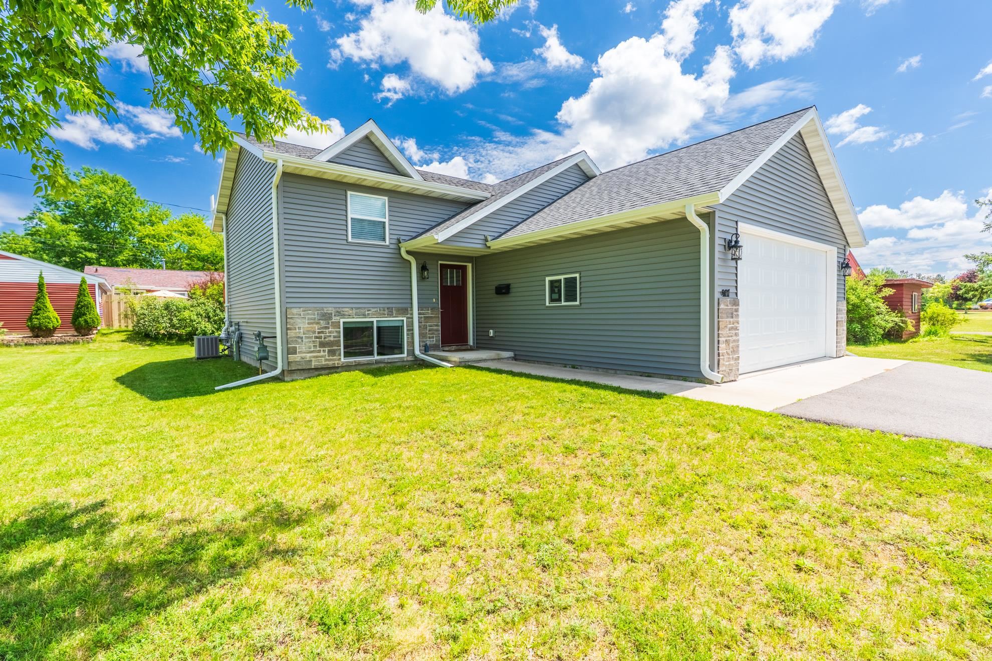 907 S 22ND AVENUE, Wausau, Wisconsin 54401, 3 Bedrooms Bedrooms, ,2 BathroomsBathrooms,Residential,For Sale,907 S 22ND AVENUE,22602691