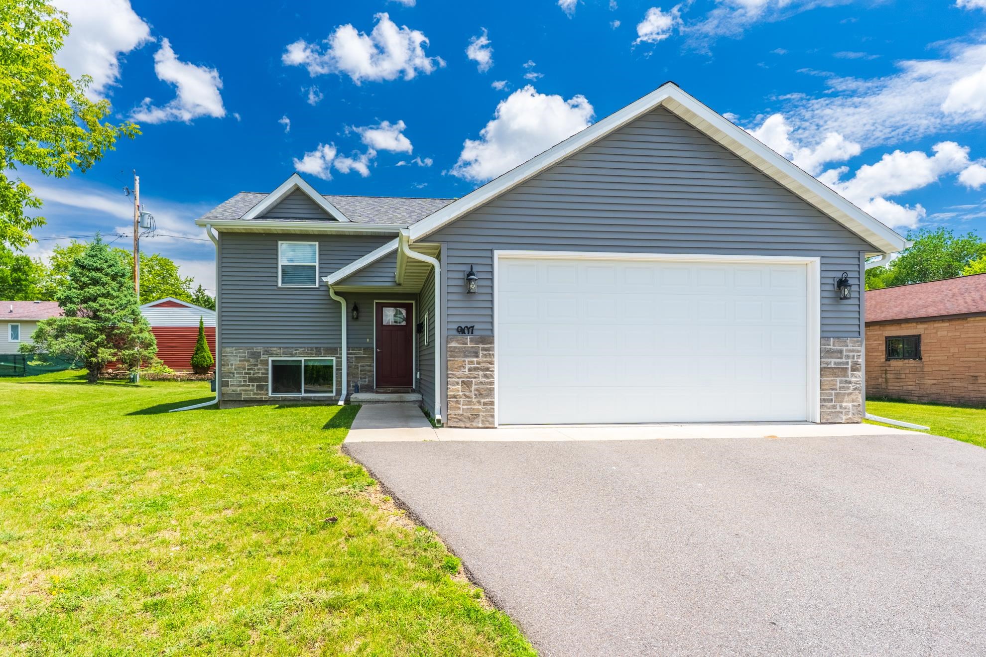 907 S 22ND AVENUE, Wausau, Wisconsin 54401, 3 Bedrooms Bedrooms, ,2 BathroomsBathrooms,Residential,For Sale,907 S 22ND AVENUE,22602691