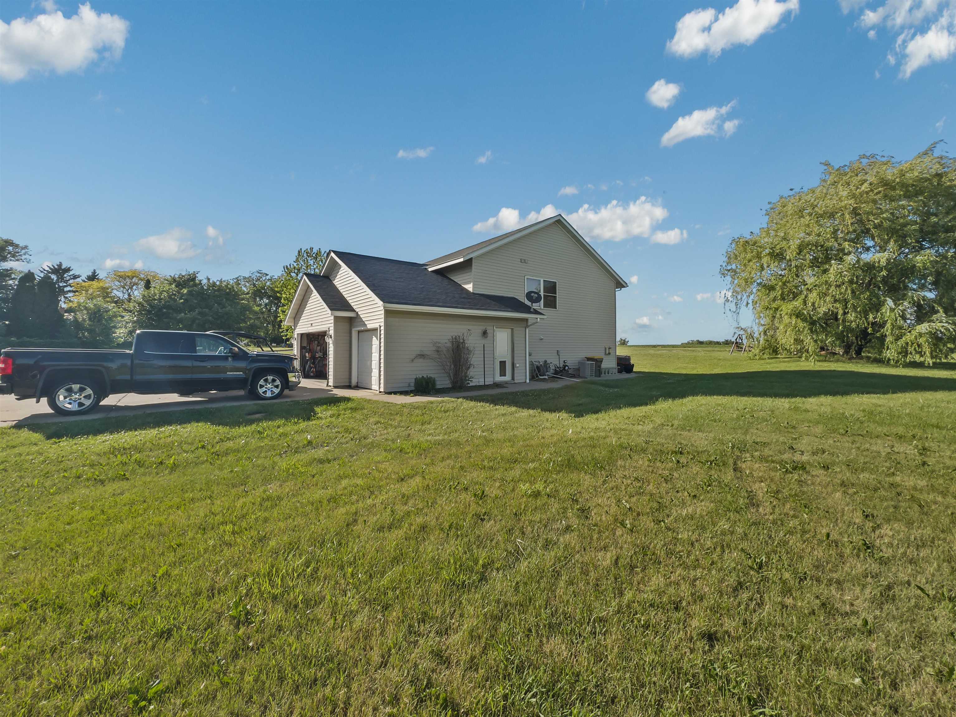 295 JOHNSON PARKWAY, HAMMOND, Wisconsin 54015-9674, 5 Bedrooms Bedrooms, ,3 BathroomsBathrooms,Residential,For Sale,295 JOHNSON PARKWAY,22602692