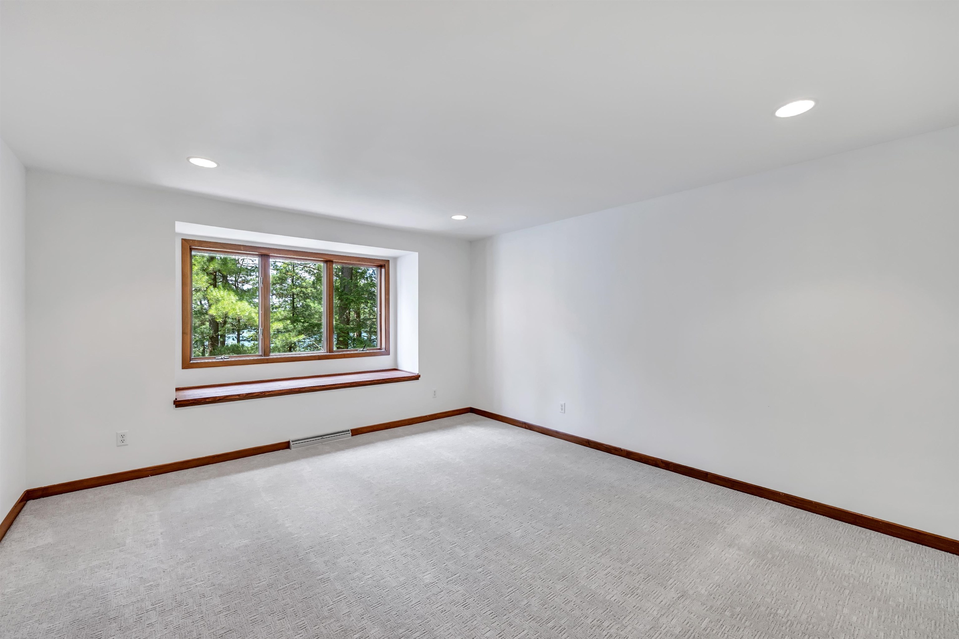 N2950 WHITE PINE LANE, Waupaca, Wisconsin 54981-9998, 6 Bedrooms Bedrooms, ,4 BathroomsBathrooms,Residential,For Sale,N2950 WHITE PINE LANE,22602765