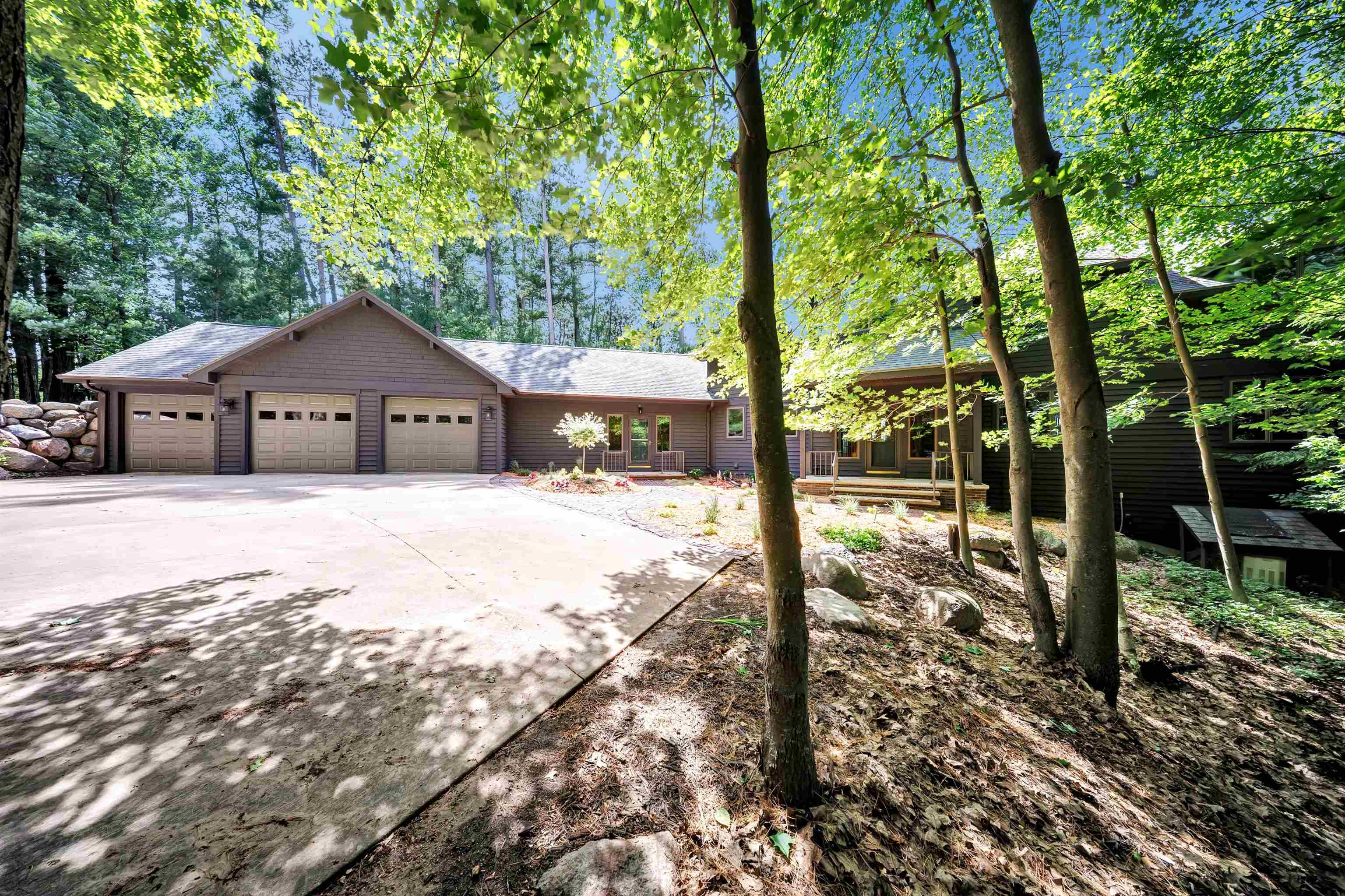 N2950 WHITE PINE LANE, Waupaca, Wisconsin 54981-9998, 6 Bedrooms Bedrooms, ,4 BathroomsBathrooms,Residential,For Sale,N2950 WHITE PINE LANE,22602765