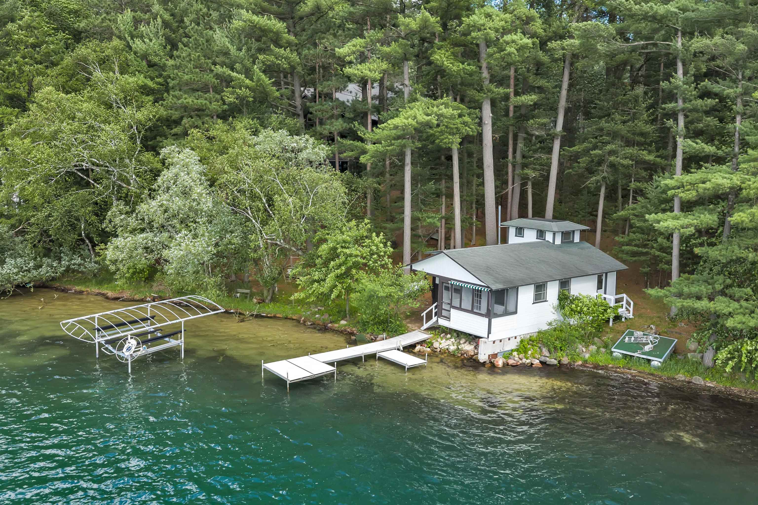 N2950 WHITE PINE LANE, Waupaca, Wisconsin 54981-9998, 6 Bedrooms Bedrooms, ,4 BathroomsBathrooms,Residential,For Sale,N2950 WHITE PINE LANE,22602765