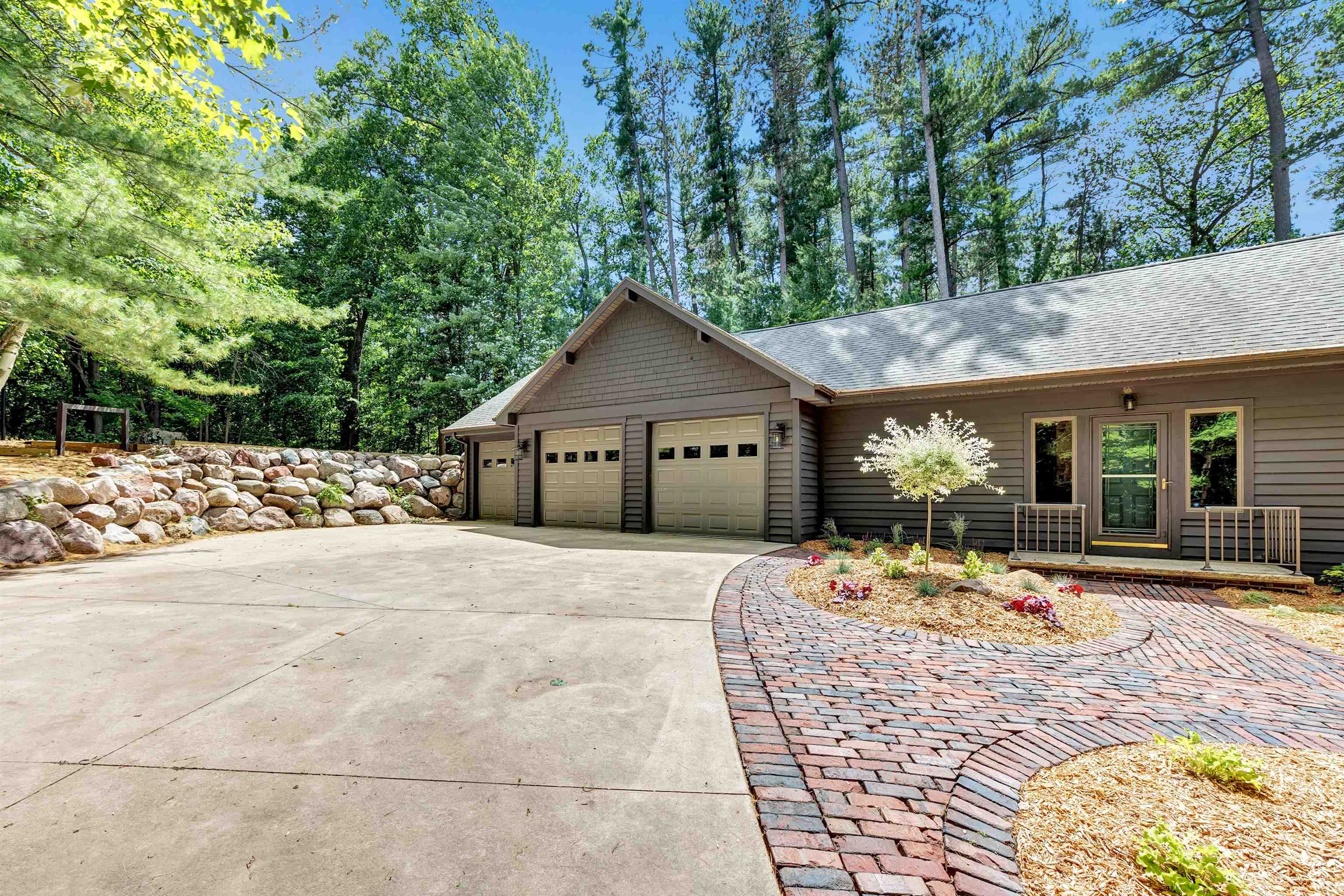 N2950 WHITE PINE LANE, Waupaca, Wisconsin 54981-9998, 6 Bedrooms Bedrooms, ,4 BathroomsBathrooms,Residential,For Sale,N2950 WHITE PINE LANE,22602765