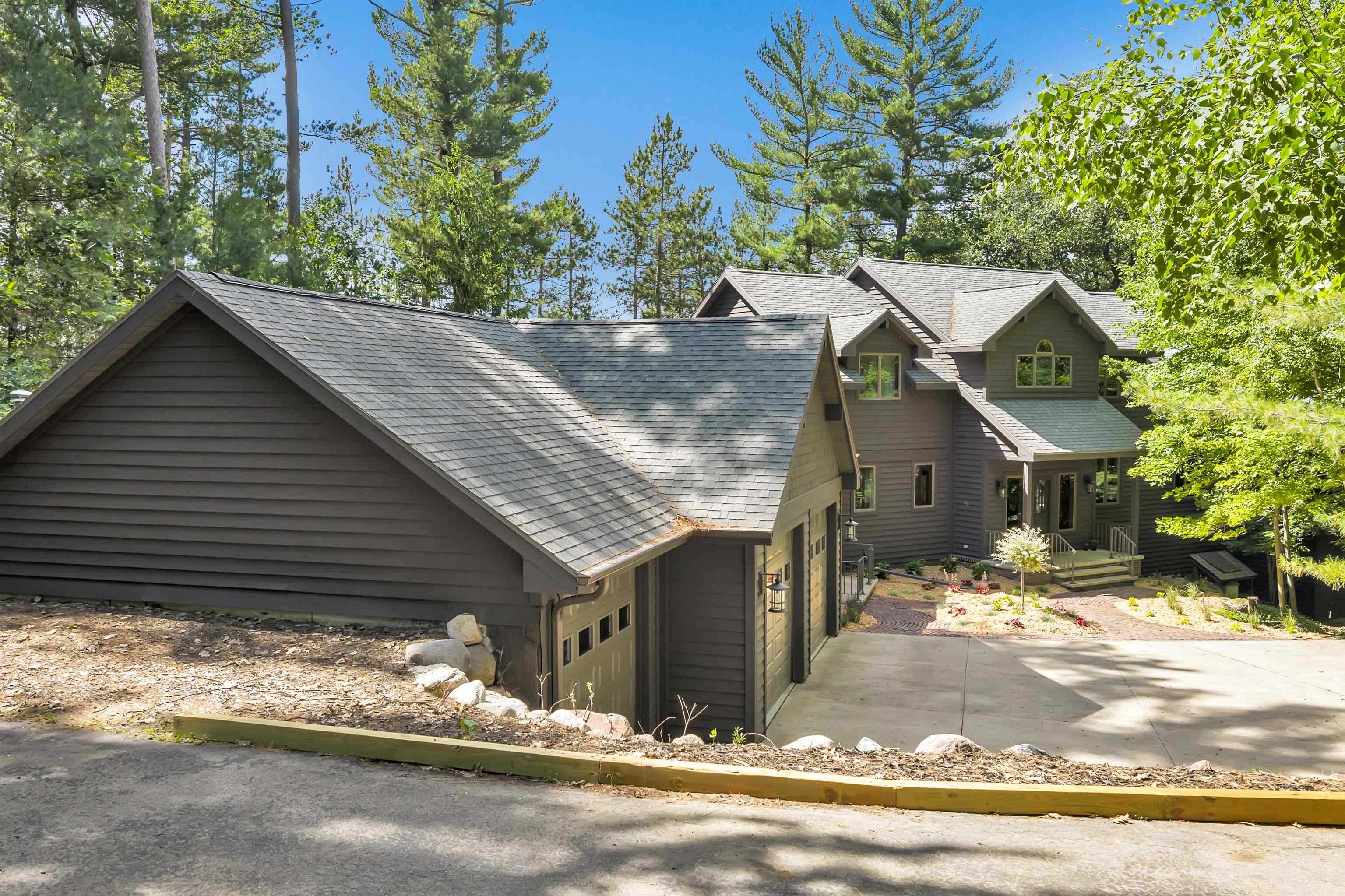 N2950 WHITE PINE LANE, Waupaca, Wisconsin 54981-9998, 6 Bedrooms Bedrooms, ,4 BathroomsBathrooms,Residential,For Sale,N2950 WHITE PINE LANE,22602765