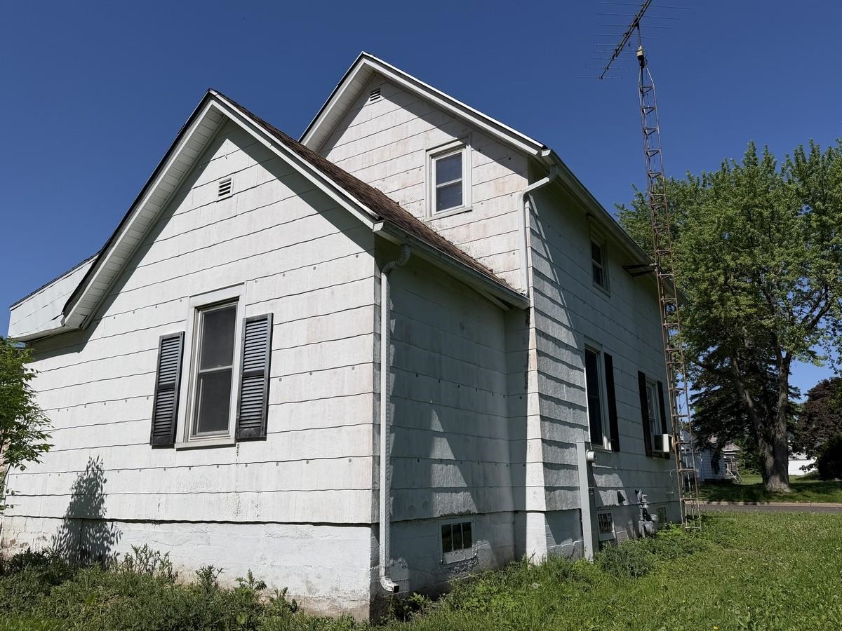 709 S ASH AVENUE, Marshfield, Wisconsin 54449, 3 Bedrooms Bedrooms, ,1 BathroomBathrooms,Residential,For Sale,709 S ASH AVENUE,22602771