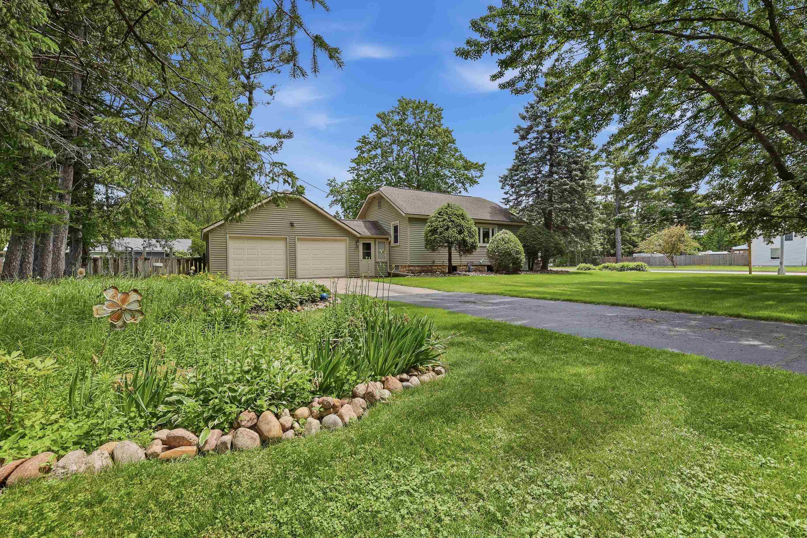 300 MC DILL AVENUE, Stevens Point, Wisconsin 54481, 2 Bedrooms Bedrooms, ,1 BathroomBathrooms,Residential,For Sale,300 MC DILL AVENUE,22602793