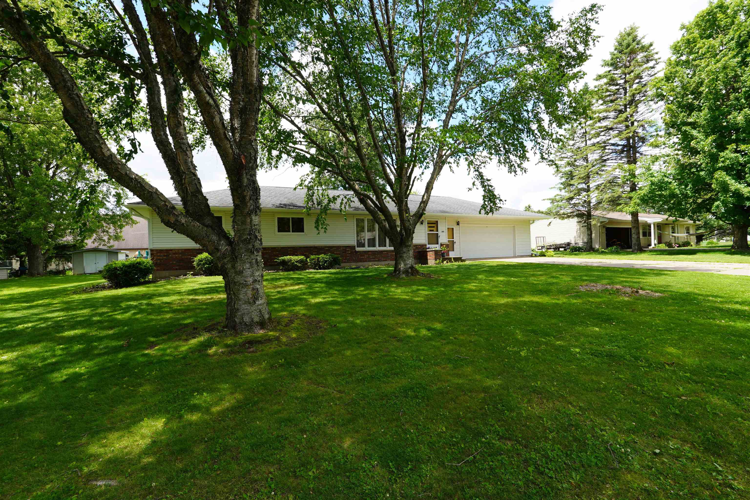 303 S 2ND LANE, Abbotsford, Wisconsin 54405, 3 Bedrooms Bedrooms, ,1 BathroomBathrooms,Residential,For Sale,303 S 2ND LANE,22602804