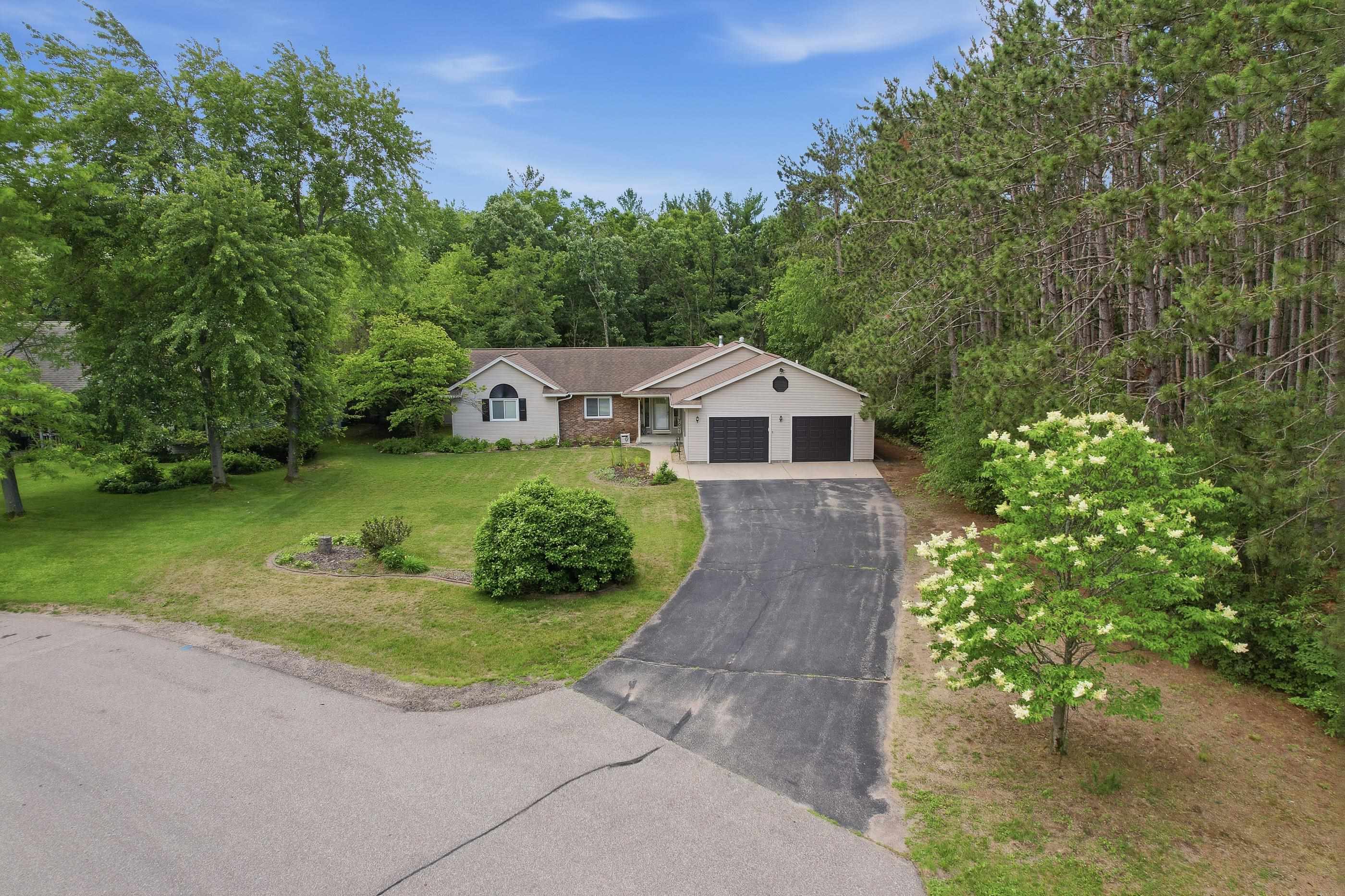 2731 HICKORY DRIVE, Plover, Wisconsin 54467, 3 Bedrooms Bedrooms, ,2 BathroomsBathrooms,Residential,For Sale,2731 HICKORY DRIVE,22602876