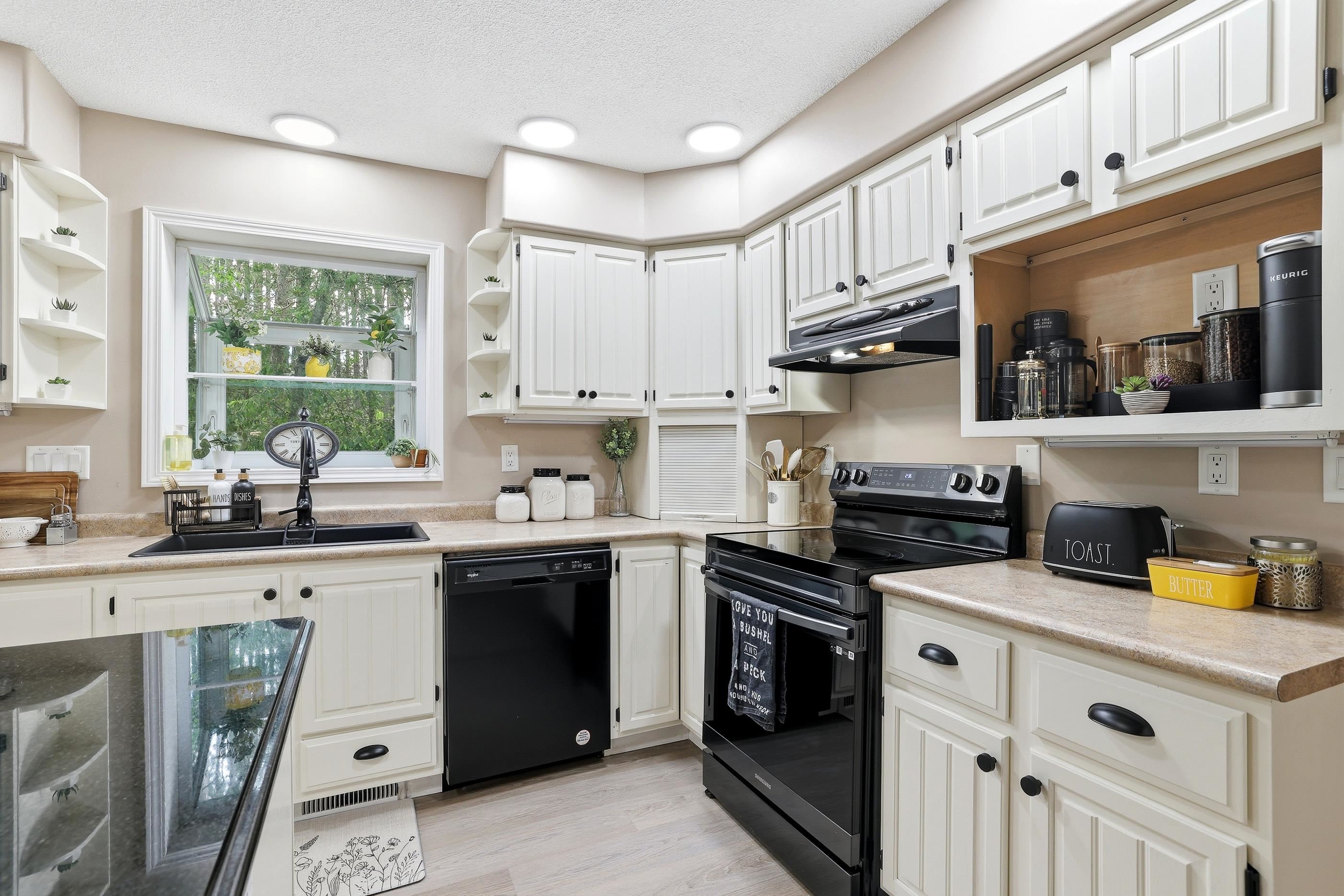 2731 HICKORY DRIVE, Plover, Wisconsin 54467, 3 Bedrooms Bedrooms, ,2 BathroomsBathrooms,Residential,For Sale,2731 HICKORY DRIVE,22602876
