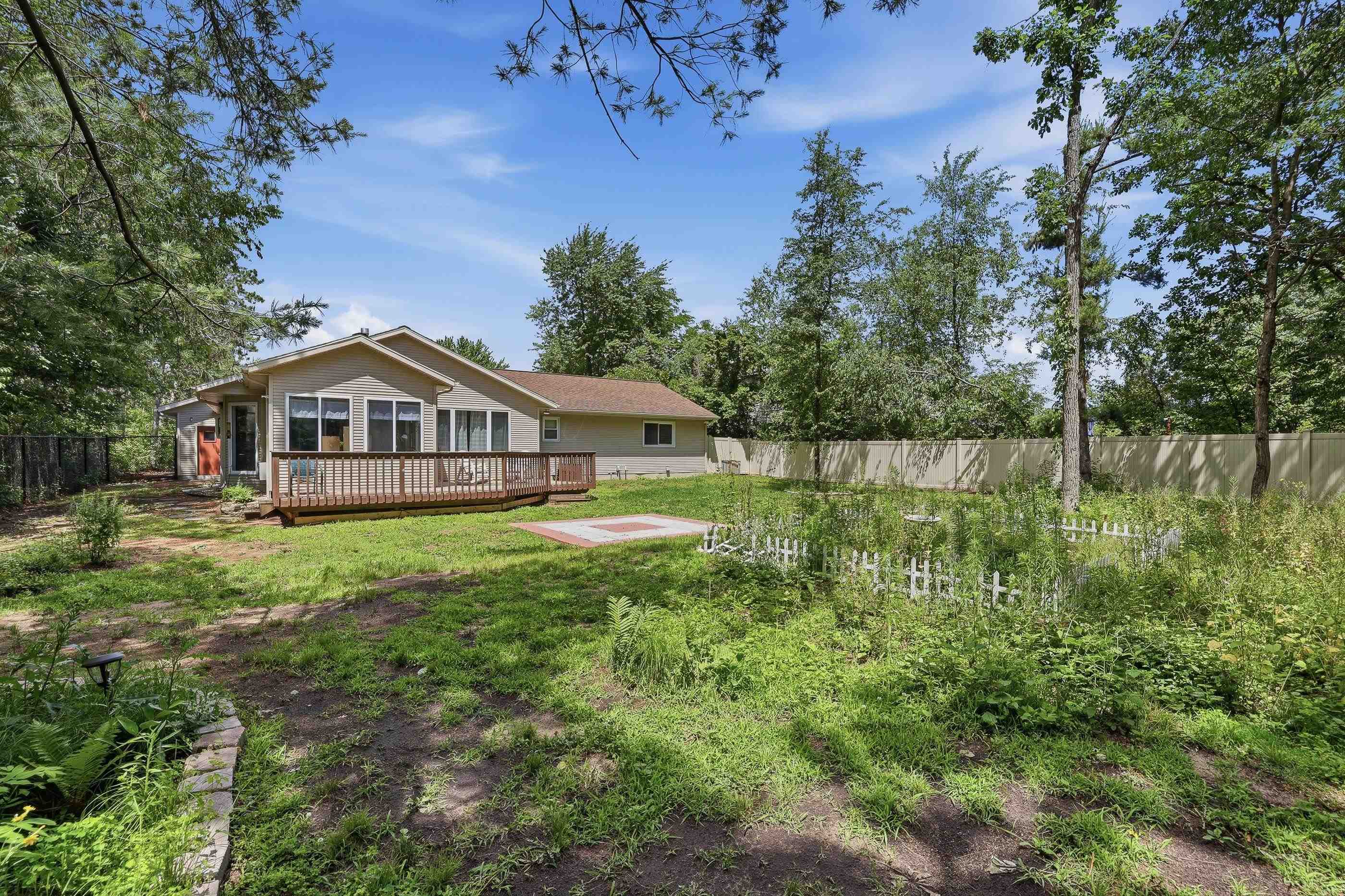 2731 HICKORY DRIVE, Plover, Wisconsin 54467, 3 Bedrooms Bedrooms, ,2 BathroomsBathrooms,Residential,For Sale,2731 HICKORY DRIVE,22602876