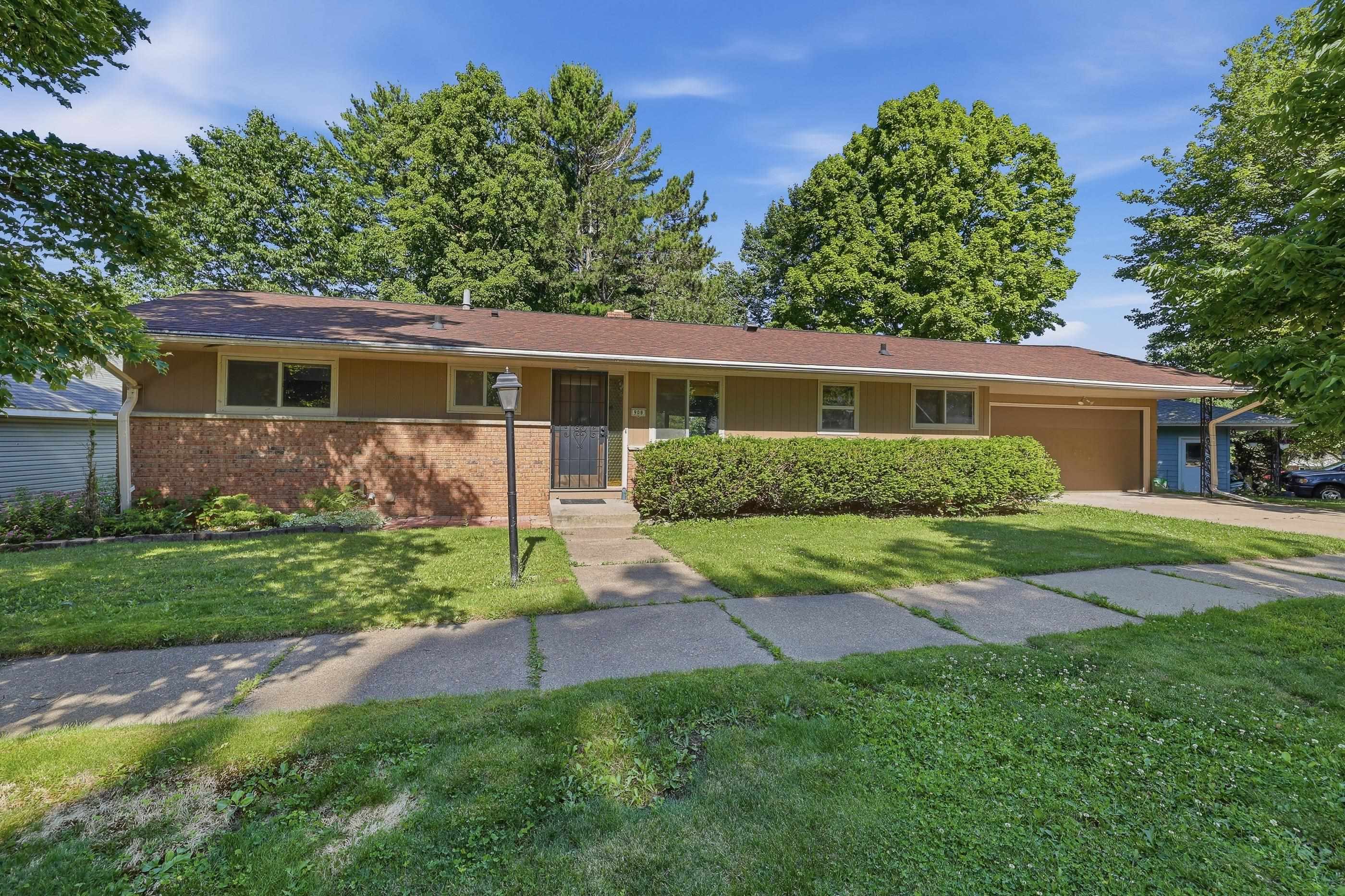 908 S 11TH STREET, Wausau, Wisconsin 54403, 5 Bedrooms Bedrooms, ,1 BathroomBathrooms,Residential,For Sale,908 S 11TH STREET,22602894
