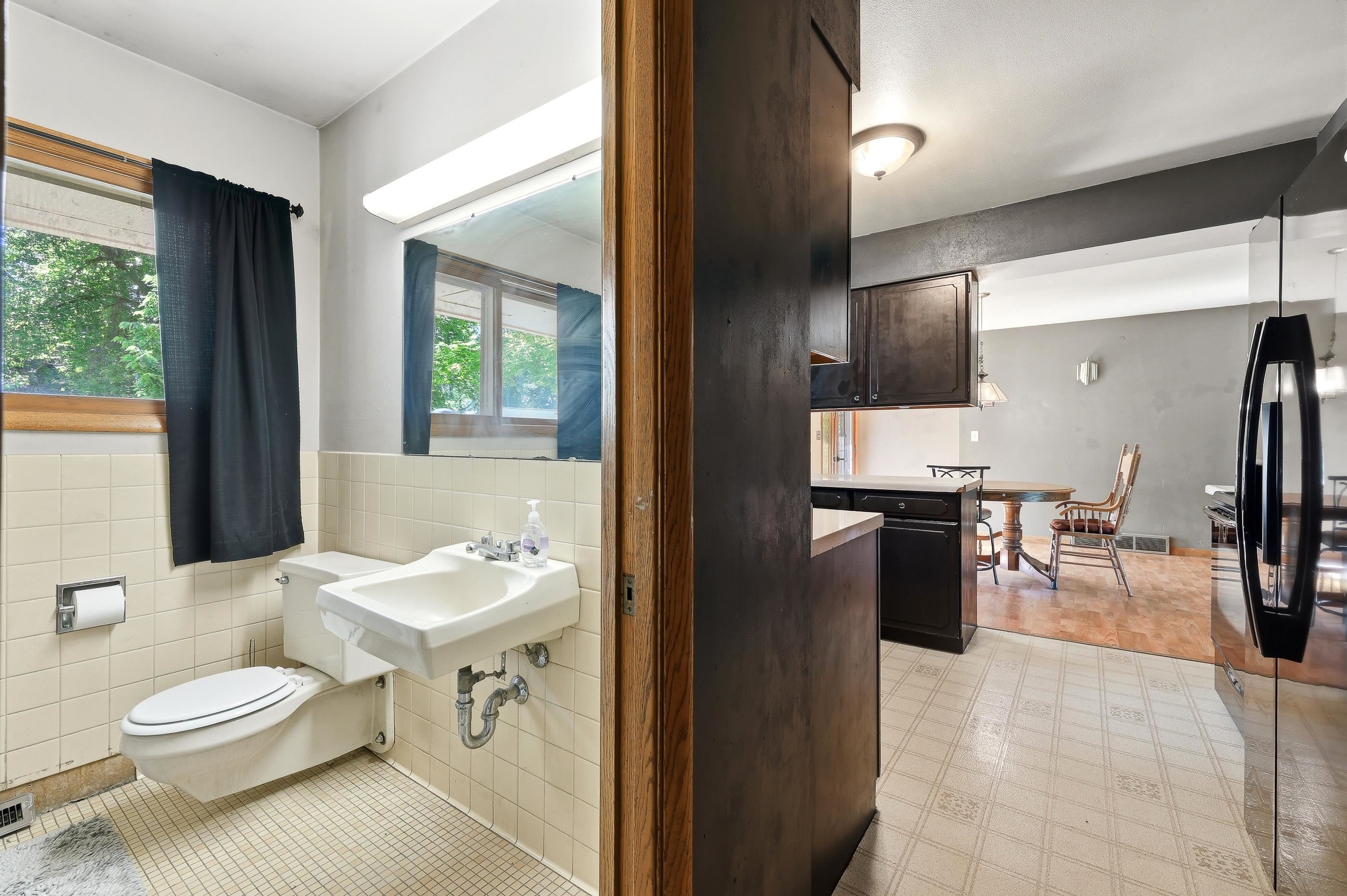 908 S 11TH STREET, Wausau, Wisconsin 54403, 5 Bedrooms Bedrooms, ,1 BathroomBathrooms,Residential,For Sale,908 S 11TH STREET,22602894