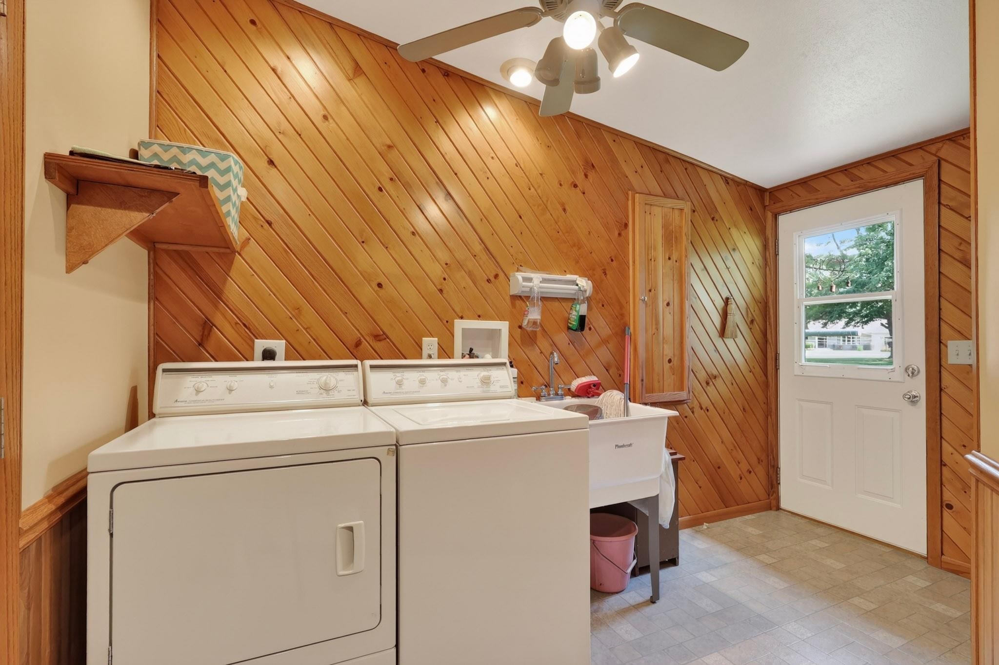 1060 LAKEWOOD LANE, Wisconsin Rapids, Wisconsin 54494, 3 Bedrooms Bedrooms, ,2 BathroomsBathrooms,Residential,For Sale,1060 LAKEWOOD LANE,22602923