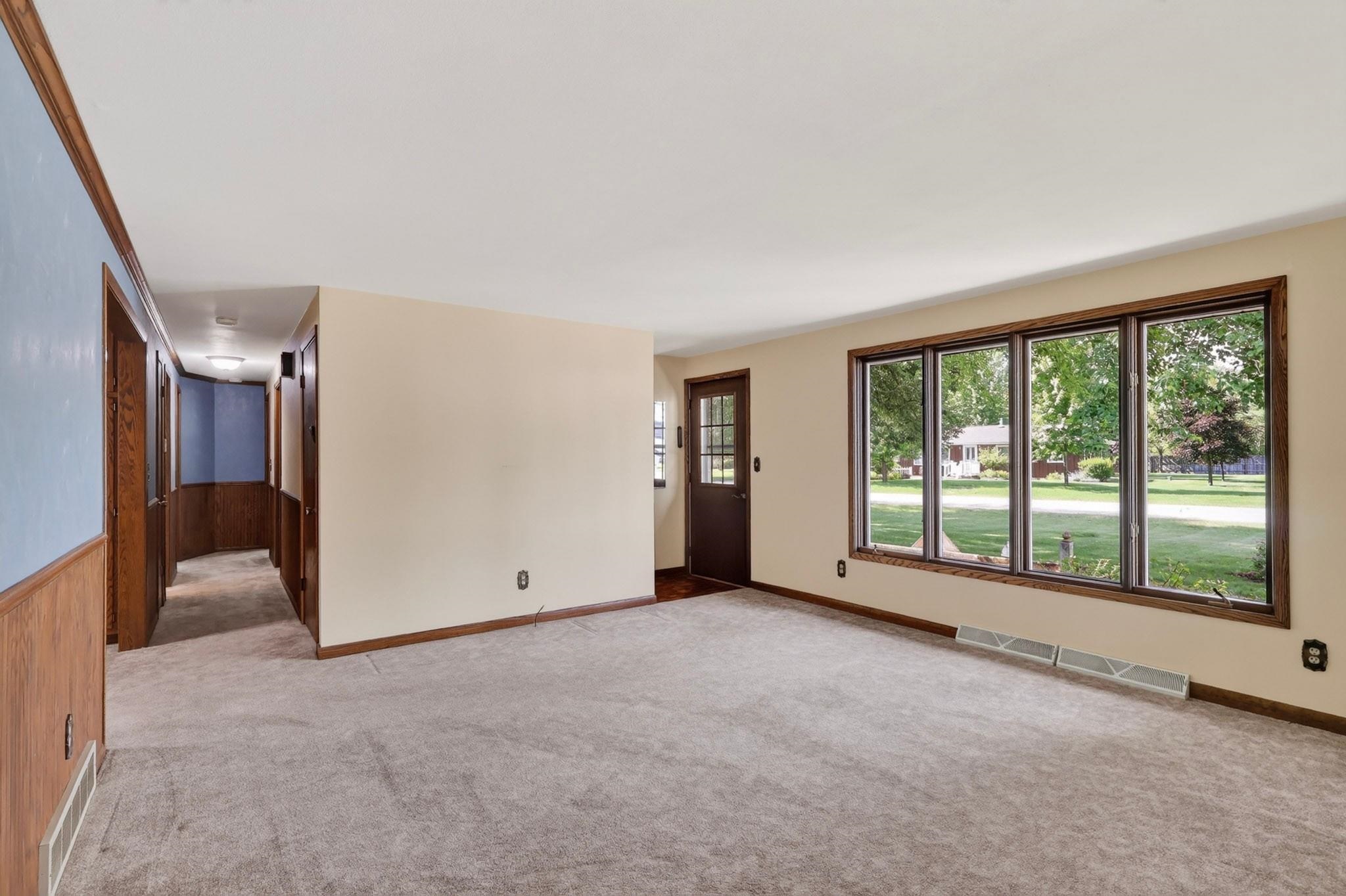 1060 LAKEWOOD LANE, Wisconsin Rapids, Wisconsin 54494, 3 Bedrooms Bedrooms, ,2 BathroomsBathrooms,Residential,For Sale,1060 LAKEWOOD LANE,22602923