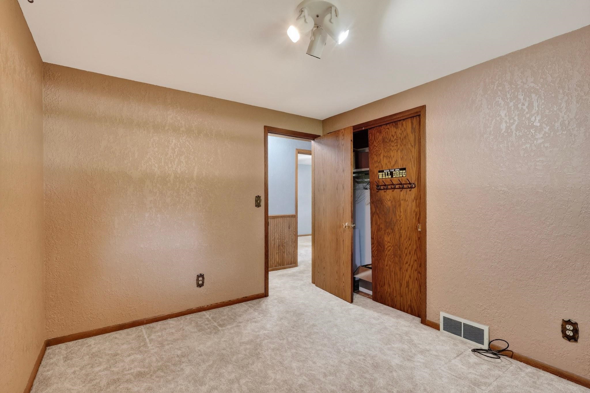 1060 LAKEWOOD LANE, Wisconsin Rapids, Wisconsin 54494, 3 Bedrooms Bedrooms, ,2 BathroomsBathrooms,Residential,For Sale,1060 LAKEWOOD LANE,22602923
