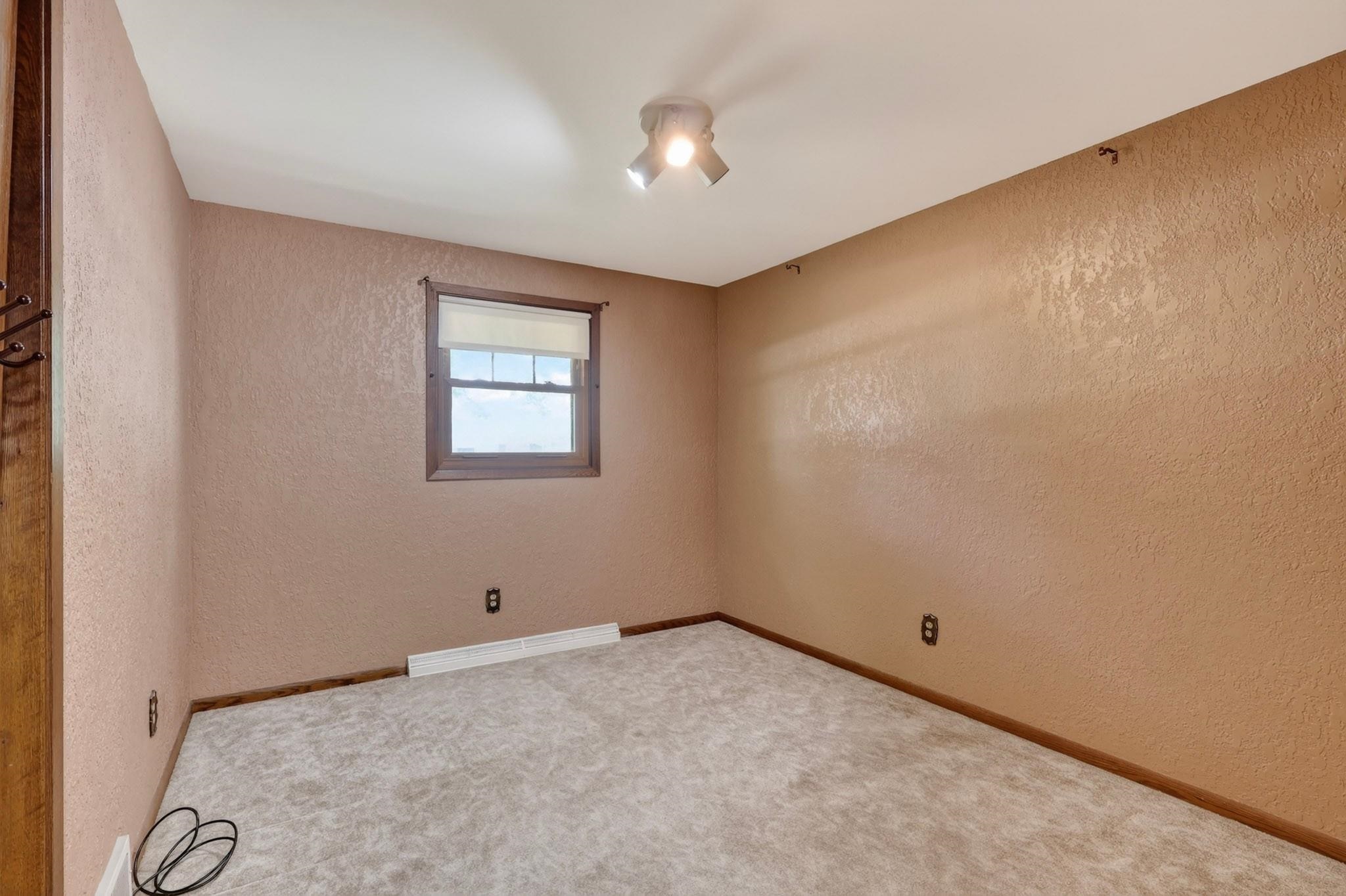 1060 LAKEWOOD LANE, Wisconsin Rapids, Wisconsin 54494, 3 Bedrooms Bedrooms, ,2 BathroomsBathrooms,Residential,For Sale,1060 LAKEWOOD LANE,22602923