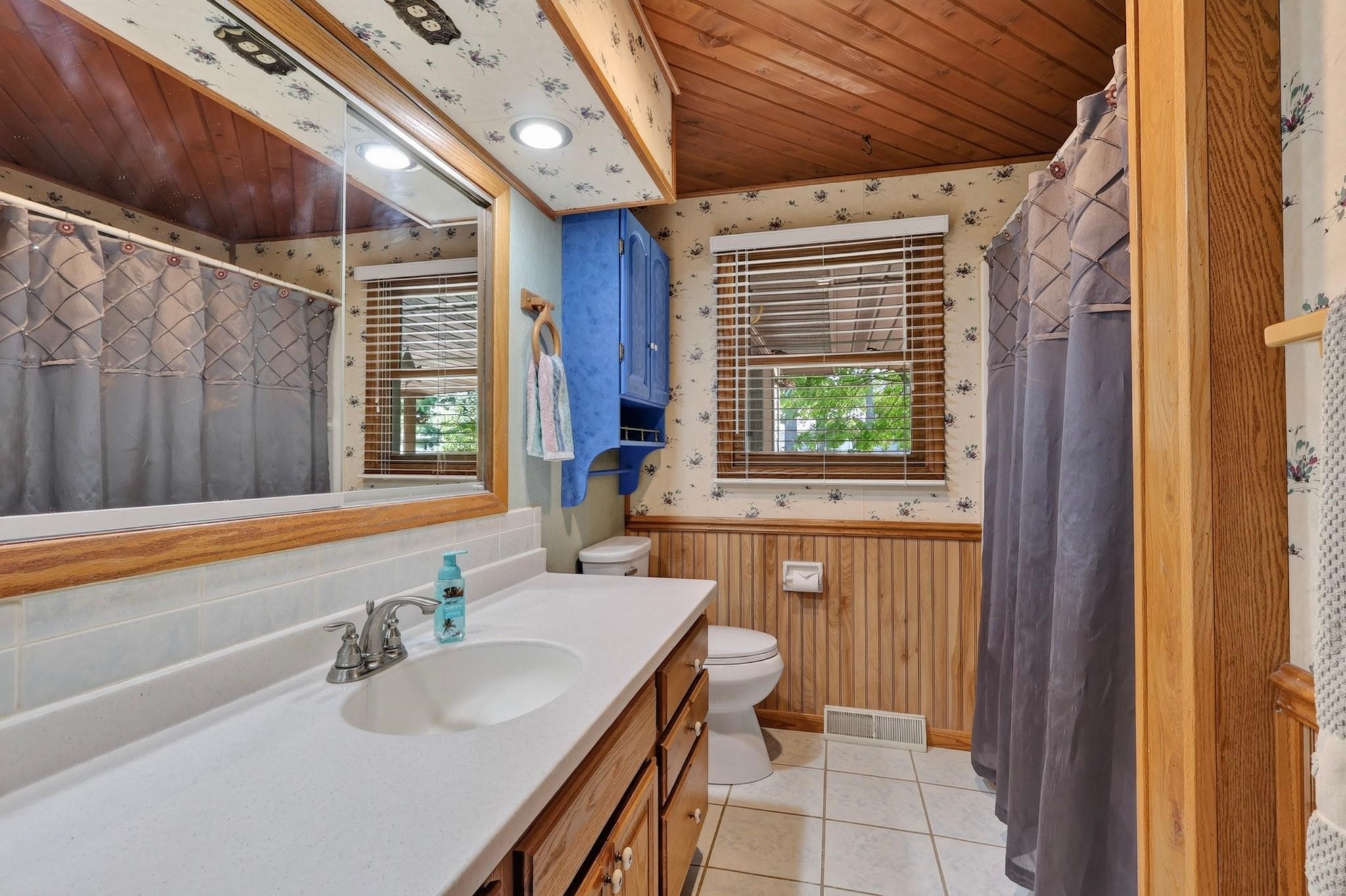 1060 LAKEWOOD LANE, Wisconsin Rapids, Wisconsin 54494, 3 Bedrooms Bedrooms, ,2 BathroomsBathrooms,Residential,For Sale,1060 LAKEWOOD LANE,22602923
