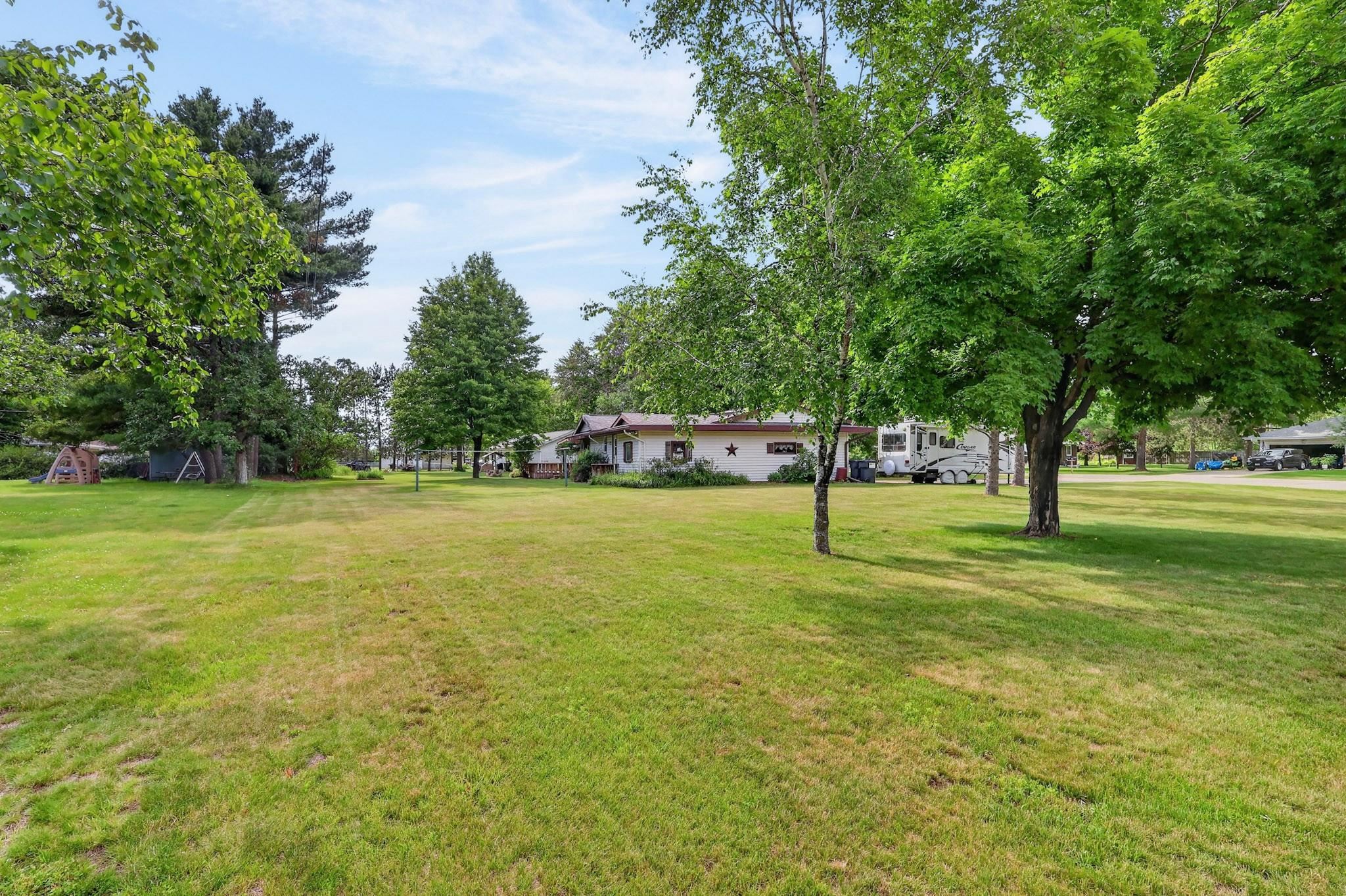 1060 LAKEWOOD LANE, Wisconsin Rapids, Wisconsin 54494, 3 Bedrooms Bedrooms, ,2 BathroomsBathrooms,Residential,For Sale,1060 LAKEWOOD LANE,22602923