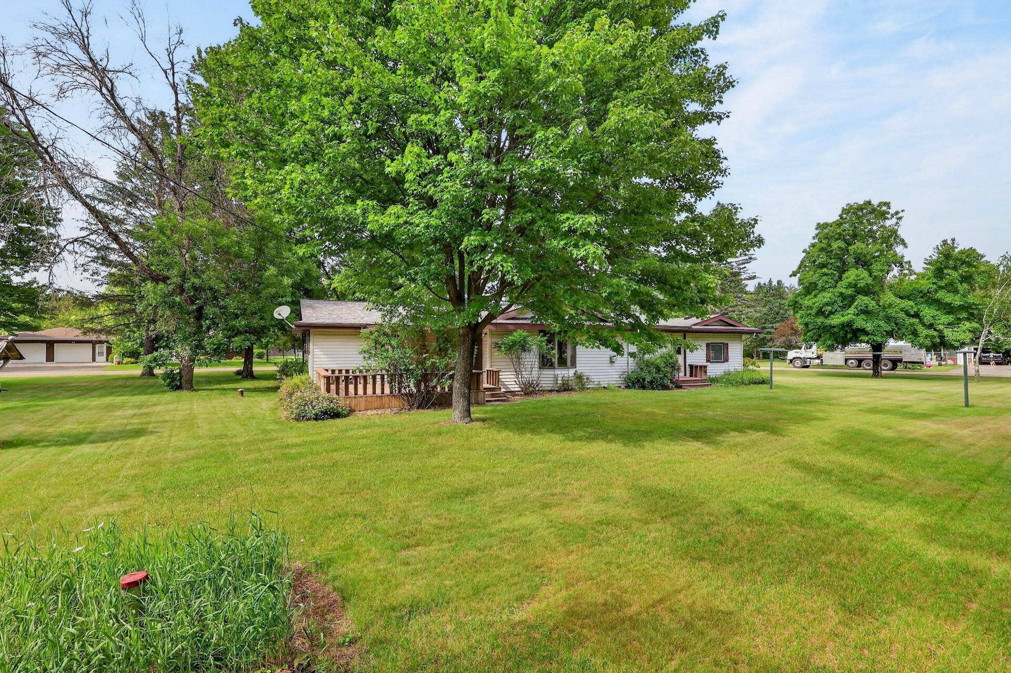 1060 LAKEWOOD LANE, Wisconsin Rapids, Wisconsin 54494, 3 Bedrooms Bedrooms, ,2 BathroomsBathrooms,Residential,For Sale,1060 LAKEWOOD LANE,22602923