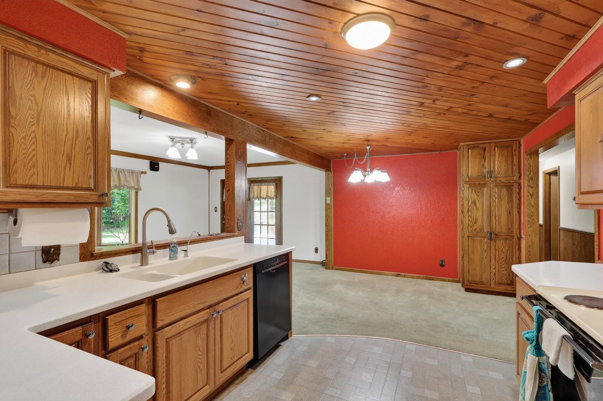 1060 LAKEWOOD LANE, Wisconsin Rapids, Wisconsin 54494, 3 Bedrooms Bedrooms, ,2 BathroomsBathrooms,Residential,For Sale,1060 LAKEWOOD LANE,22602923