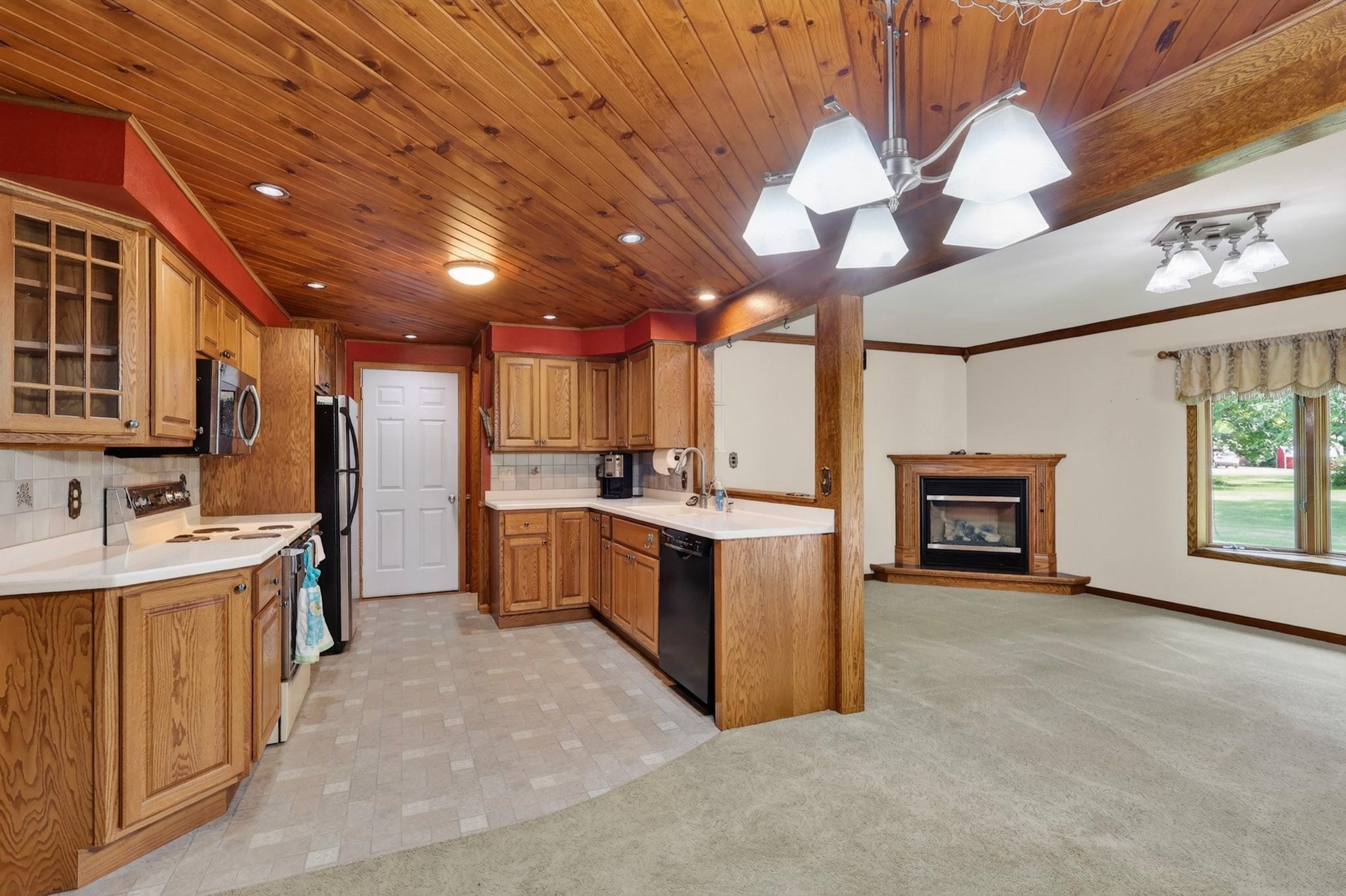 1060 LAKEWOOD LANE, Wisconsin Rapids, Wisconsin 54494, 3 Bedrooms Bedrooms, ,2 BathroomsBathrooms,Residential,For Sale,1060 LAKEWOOD LANE,22602923