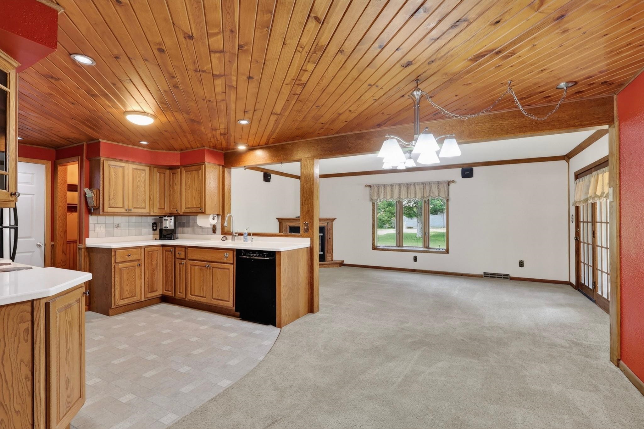 1060 LAKEWOOD LANE, Wisconsin Rapids, Wisconsin 54494, 3 Bedrooms Bedrooms, ,2 BathroomsBathrooms,Residential,For Sale,1060 LAKEWOOD LANE,22602923