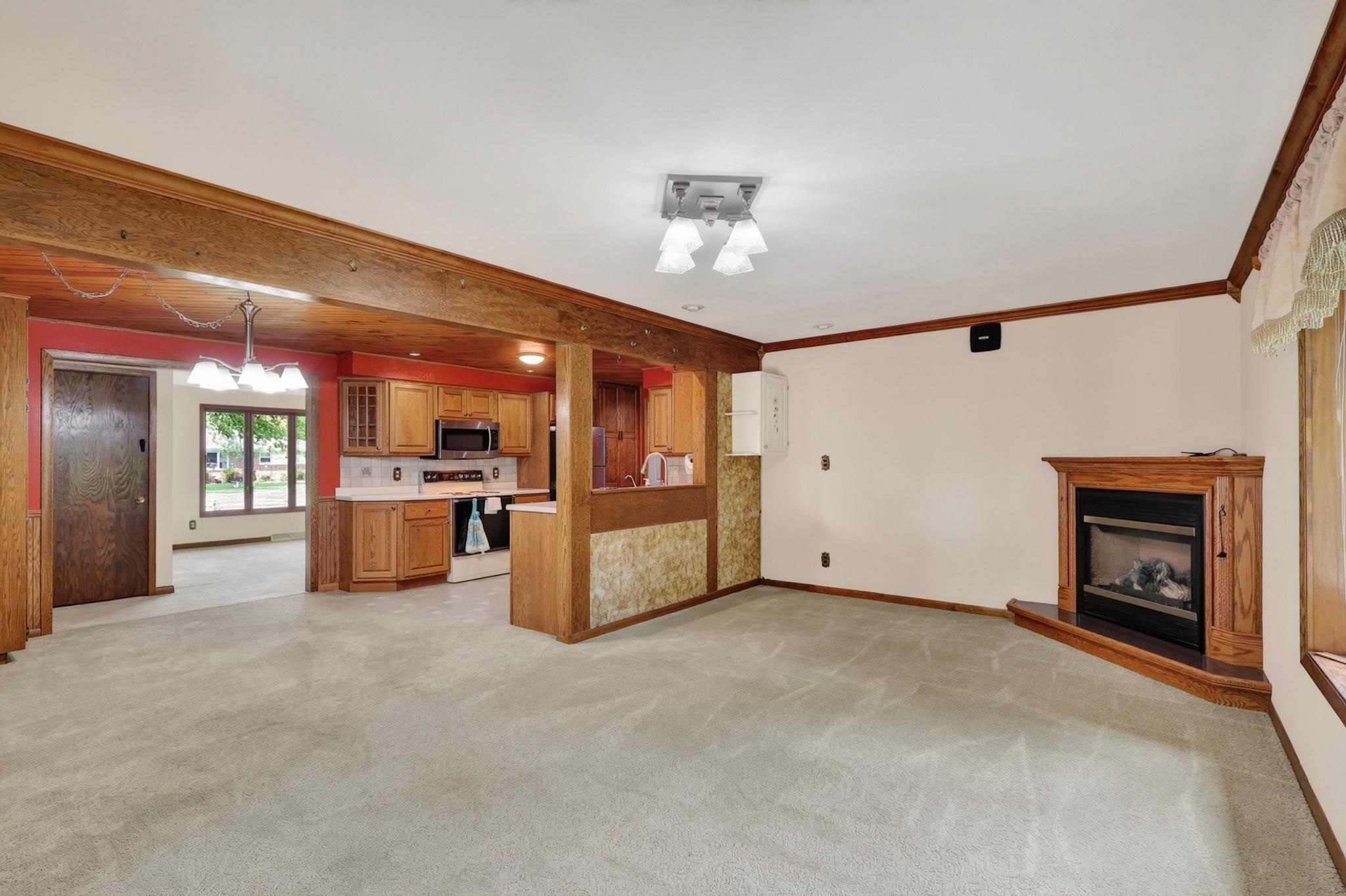 1060 LAKEWOOD LANE, Wisconsin Rapids, Wisconsin 54494, 3 Bedrooms Bedrooms, ,2 BathroomsBathrooms,Residential,For Sale,1060 LAKEWOOD LANE,22602923