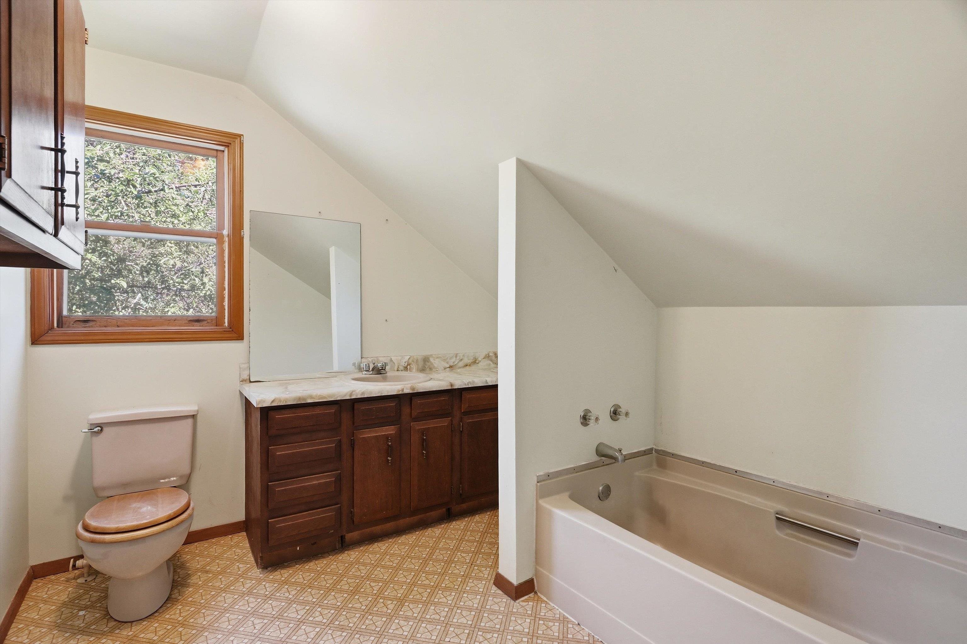 400 N VINE AVENUE, Marshfield, Wisconsin 54449, 4 Bedrooms Bedrooms, ,1 BathroomBathrooms,Residential,For Sale,400 N VINE AVENUE,22602925