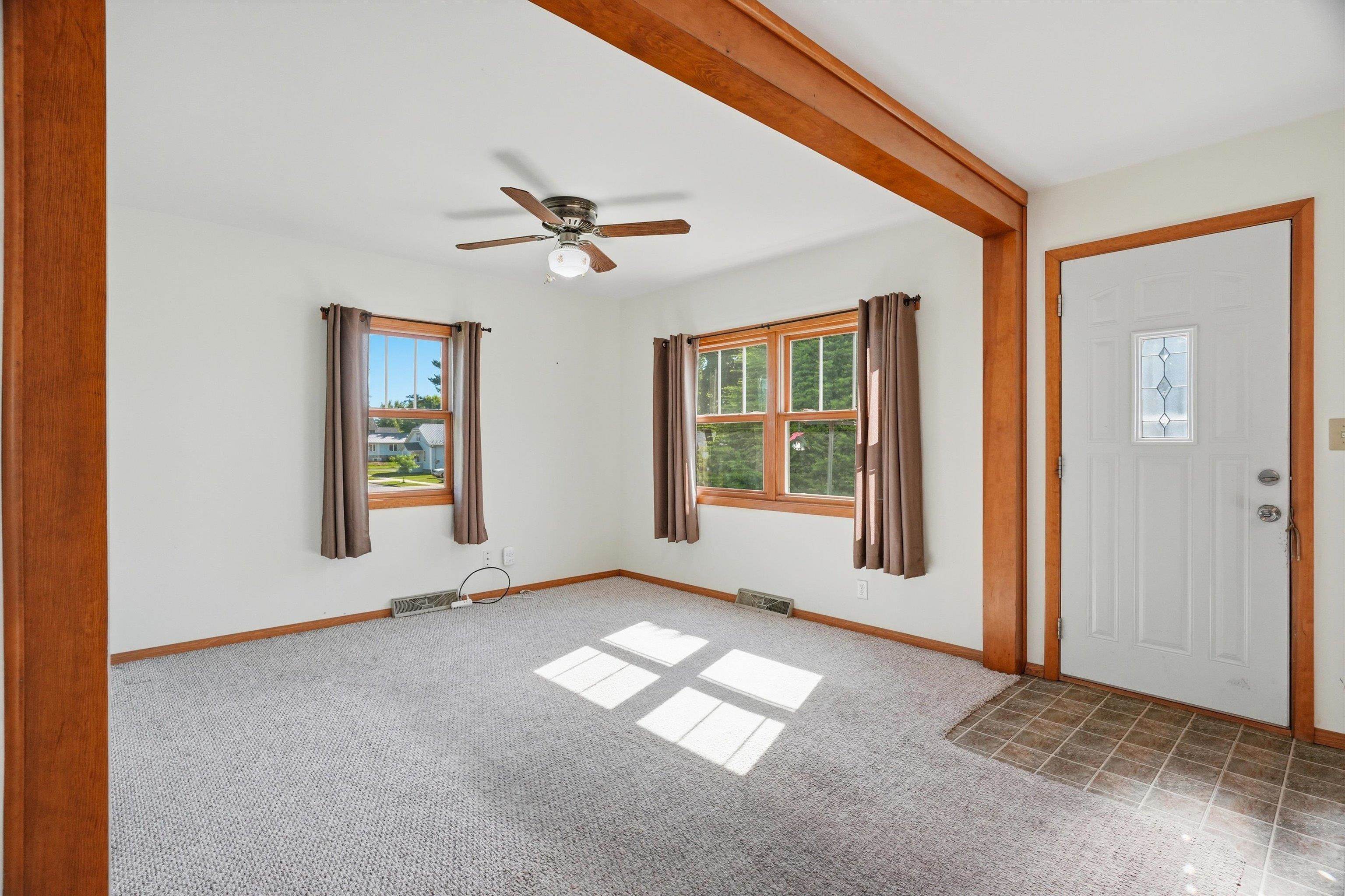400 N VINE AVENUE, Marshfield, Wisconsin 54449, 4 Bedrooms Bedrooms, ,1 BathroomBathrooms,Residential,For Sale,400 N VINE AVENUE,22602925