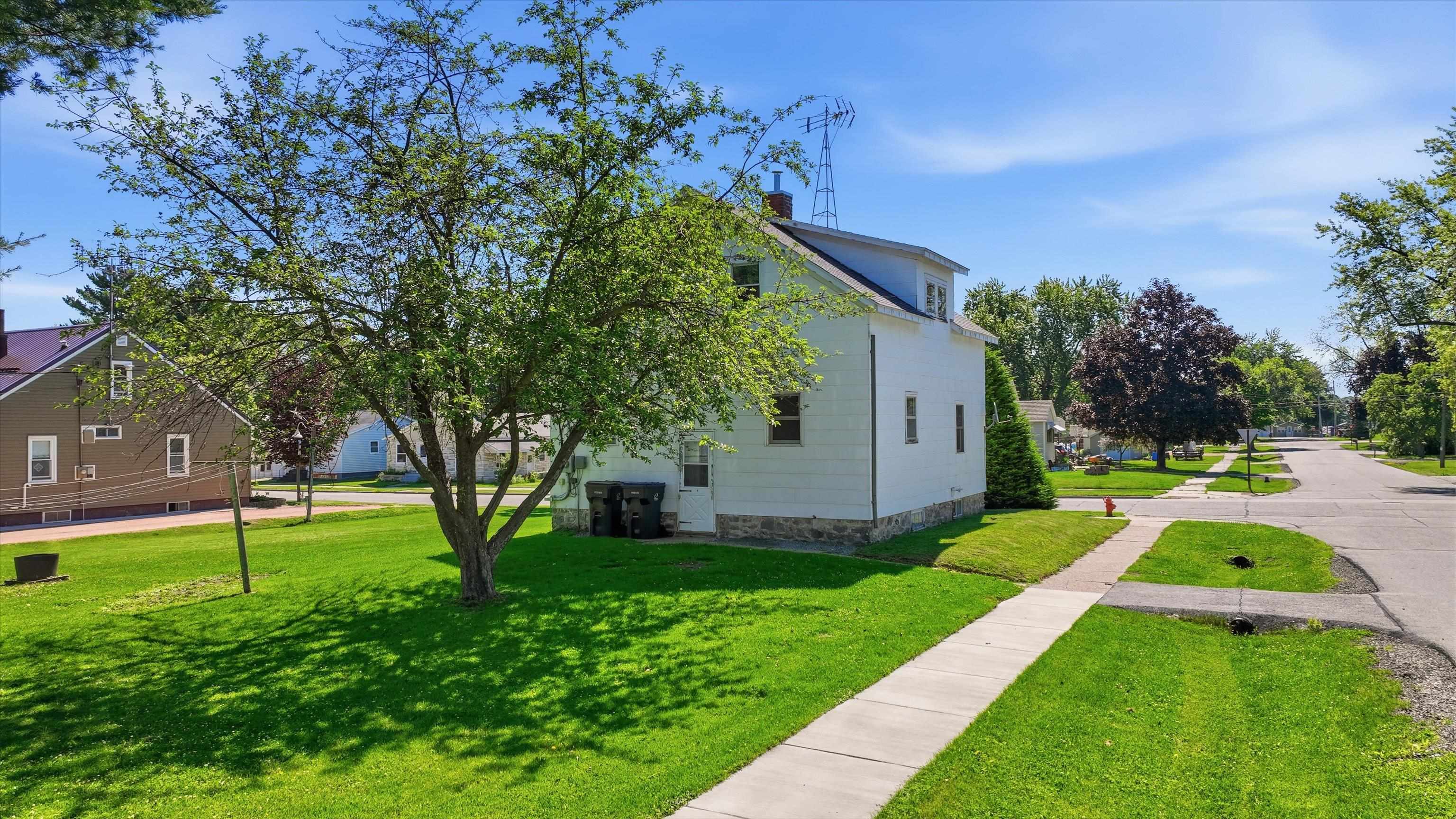 400 N VINE AVENUE, Marshfield, Wisconsin 54449, 4 Bedrooms Bedrooms, ,1 BathroomBathrooms,Residential,For Sale,400 N VINE AVENUE,22602925