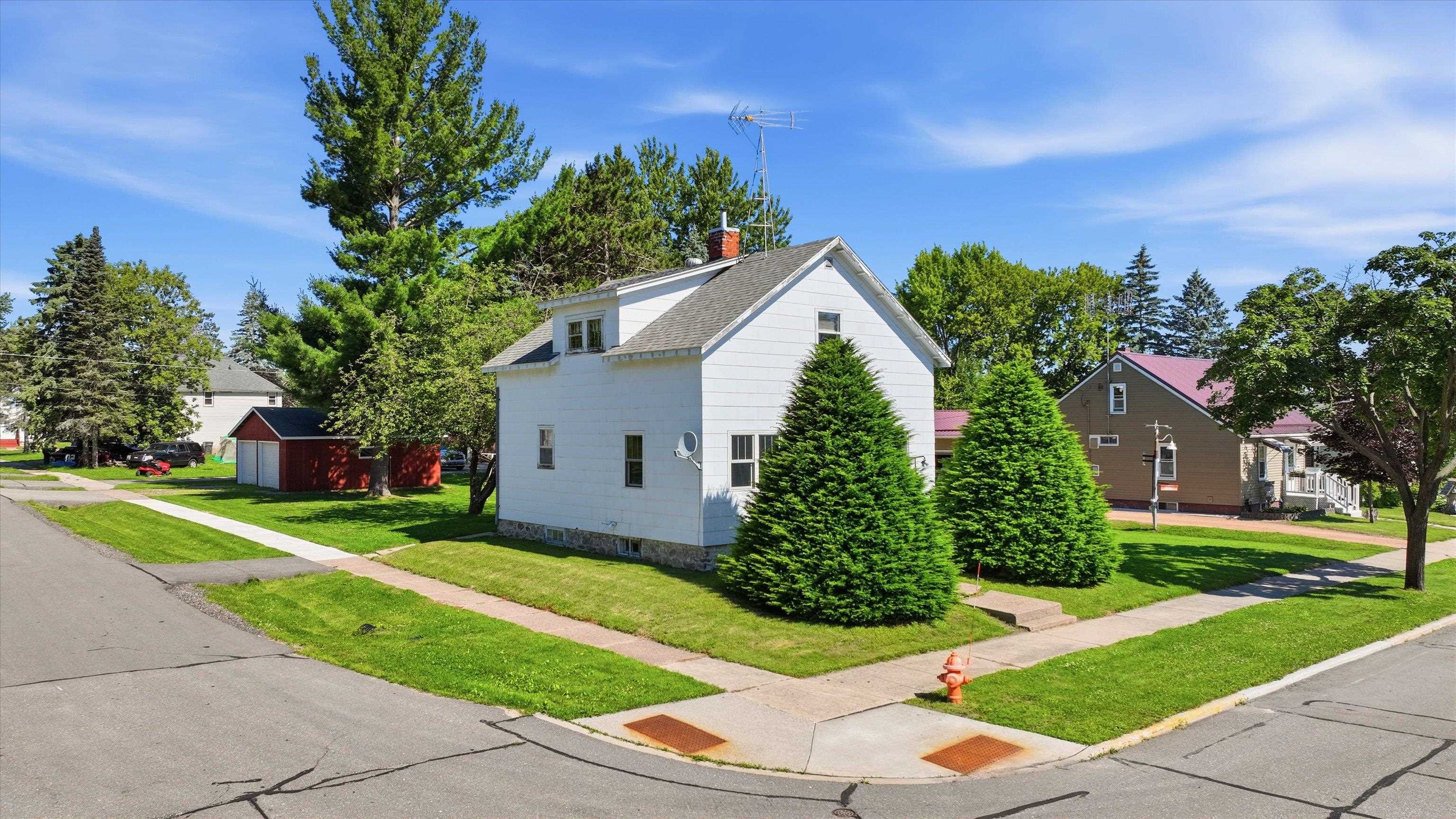 400 N VINE AVENUE, Marshfield, Wisconsin 54449, 4 Bedrooms Bedrooms, ,1 BathroomBathrooms,Residential,For Sale,400 N VINE AVENUE,22602925