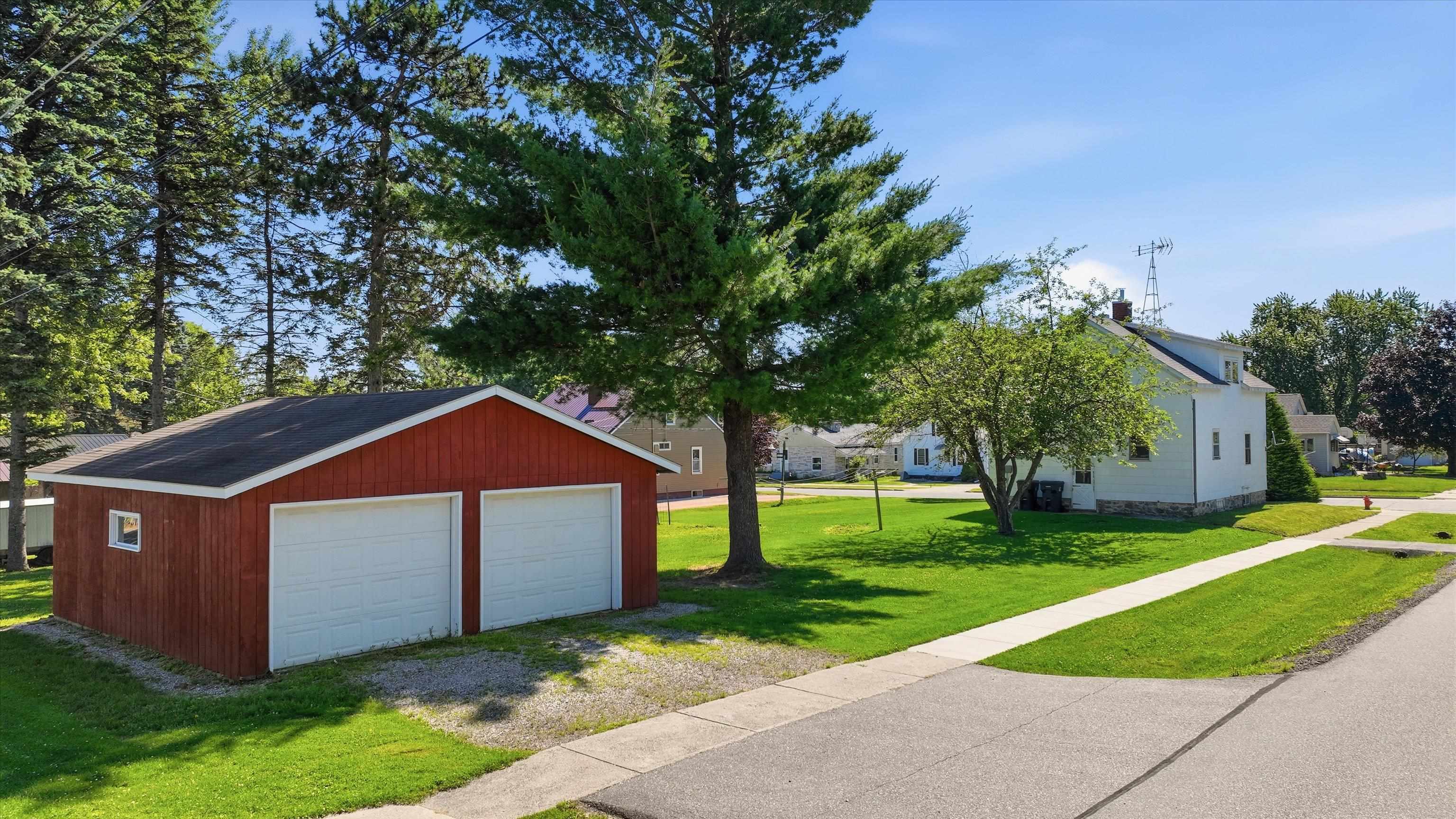 400 N VINE AVENUE, Marshfield, Wisconsin 54449, 4 Bedrooms Bedrooms, ,1 BathroomBathrooms,Residential,For Sale,400 N VINE AVENUE,22602925
