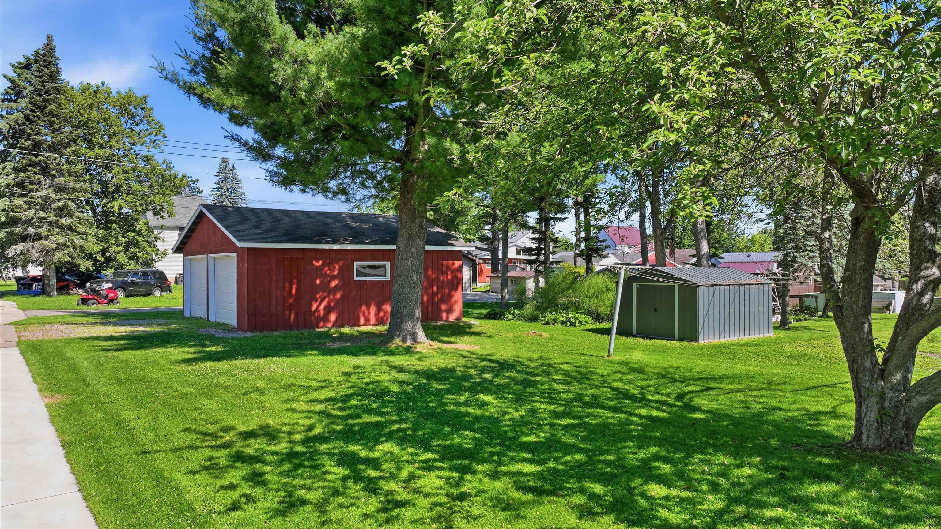400 N VINE AVENUE, Marshfield, Wisconsin 54449, 4 Bedrooms Bedrooms, ,1 BathroomBathrooms,Residential,For Sale,400 N VINE AVENUE,22602925