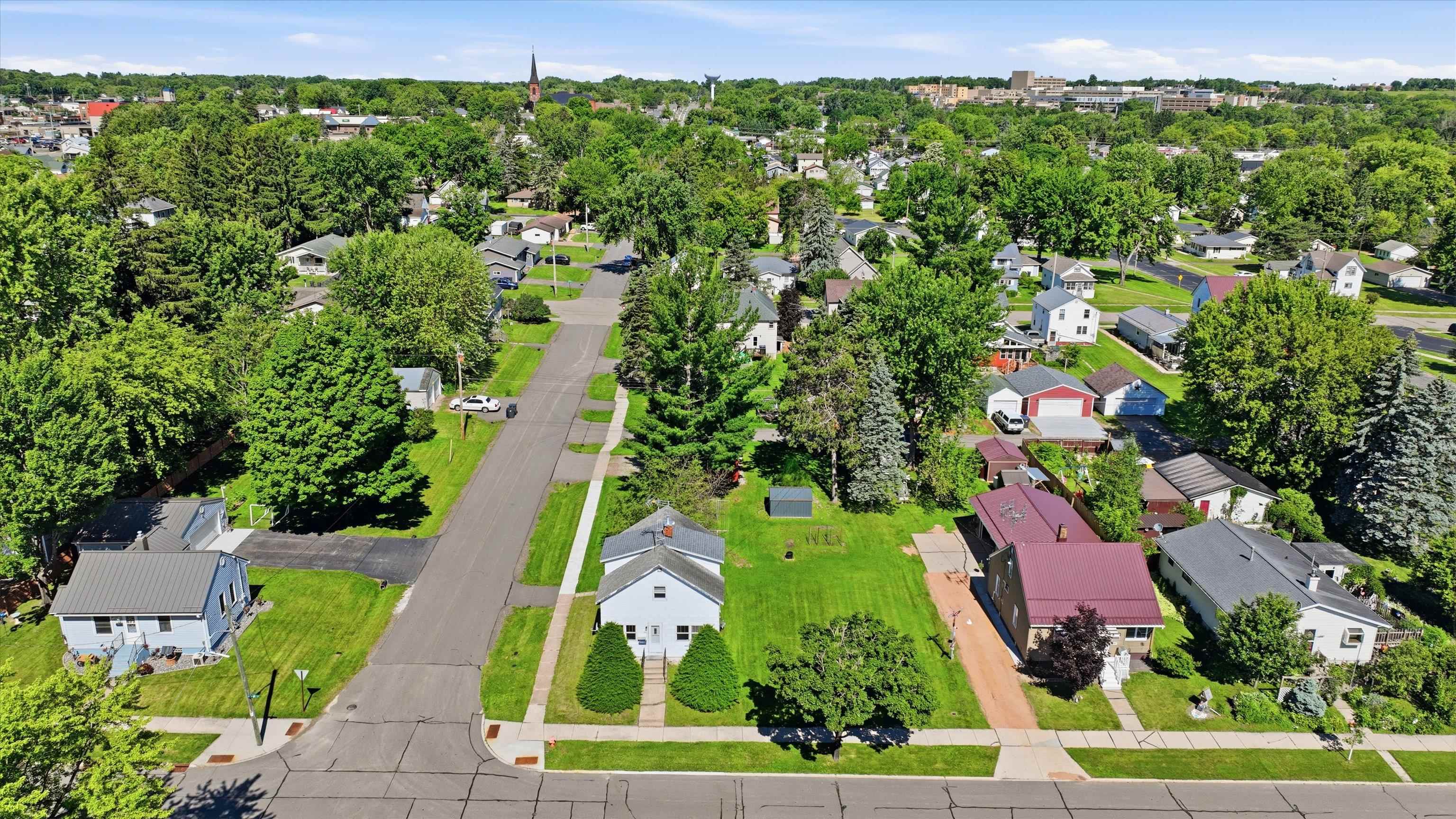 400 N VINE AVENUE, Marshfield, Wisconsin 54449, 4 Bedrooms Bedrooms, ,1 BathroomBathrooms,Residential,For Sale,400 N VINE AVENUE,22602925