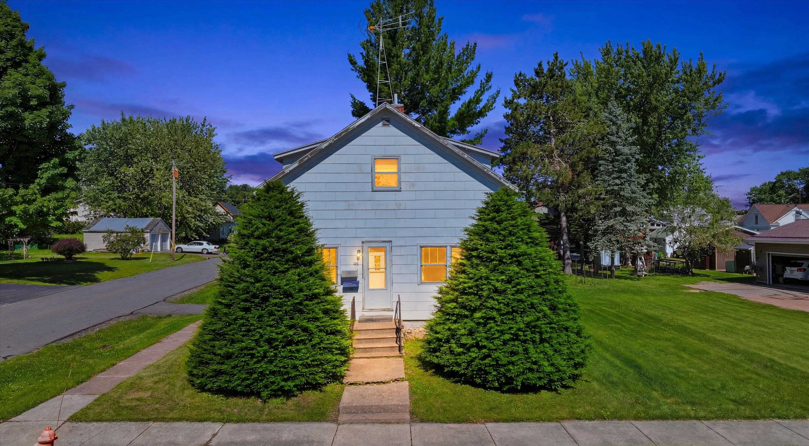 400 N VINE AVENUE, Marshfield, Wisconsin 54449, 4 Bedrooms Bedrooms, ,1 BathroomBathrooms,Residential,For Sale,400 N VINE AVENUE,22602925